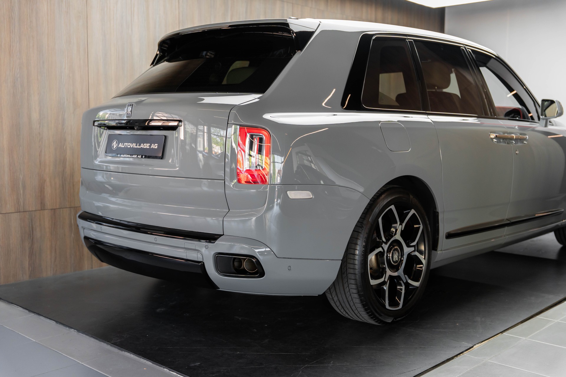 ROLLS-ROYCE Cullinan 6.7 V12 Black Badge-image-27