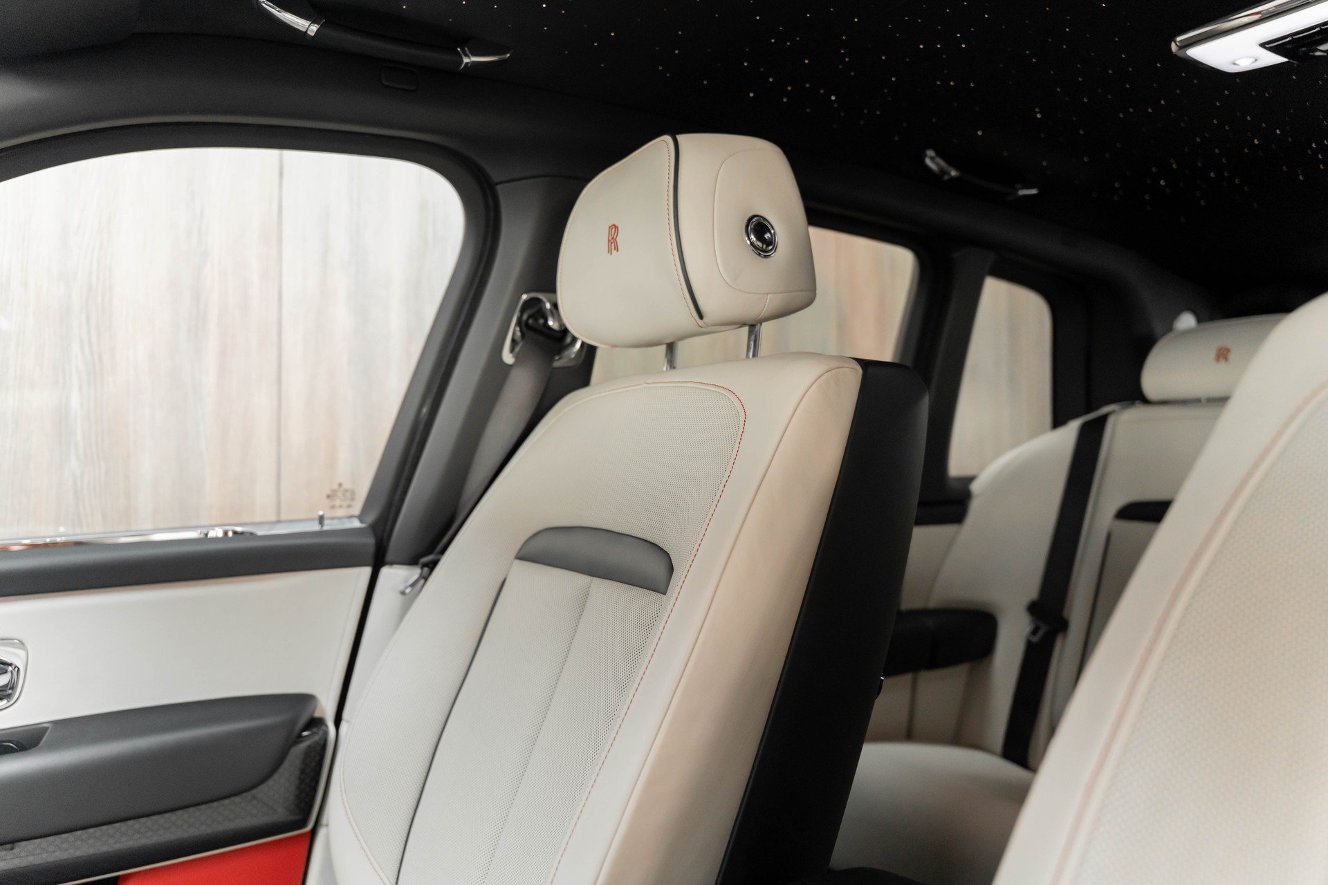 ROLLS-ROYCE Cullinan 6.7 V12 Black Badge-image-6