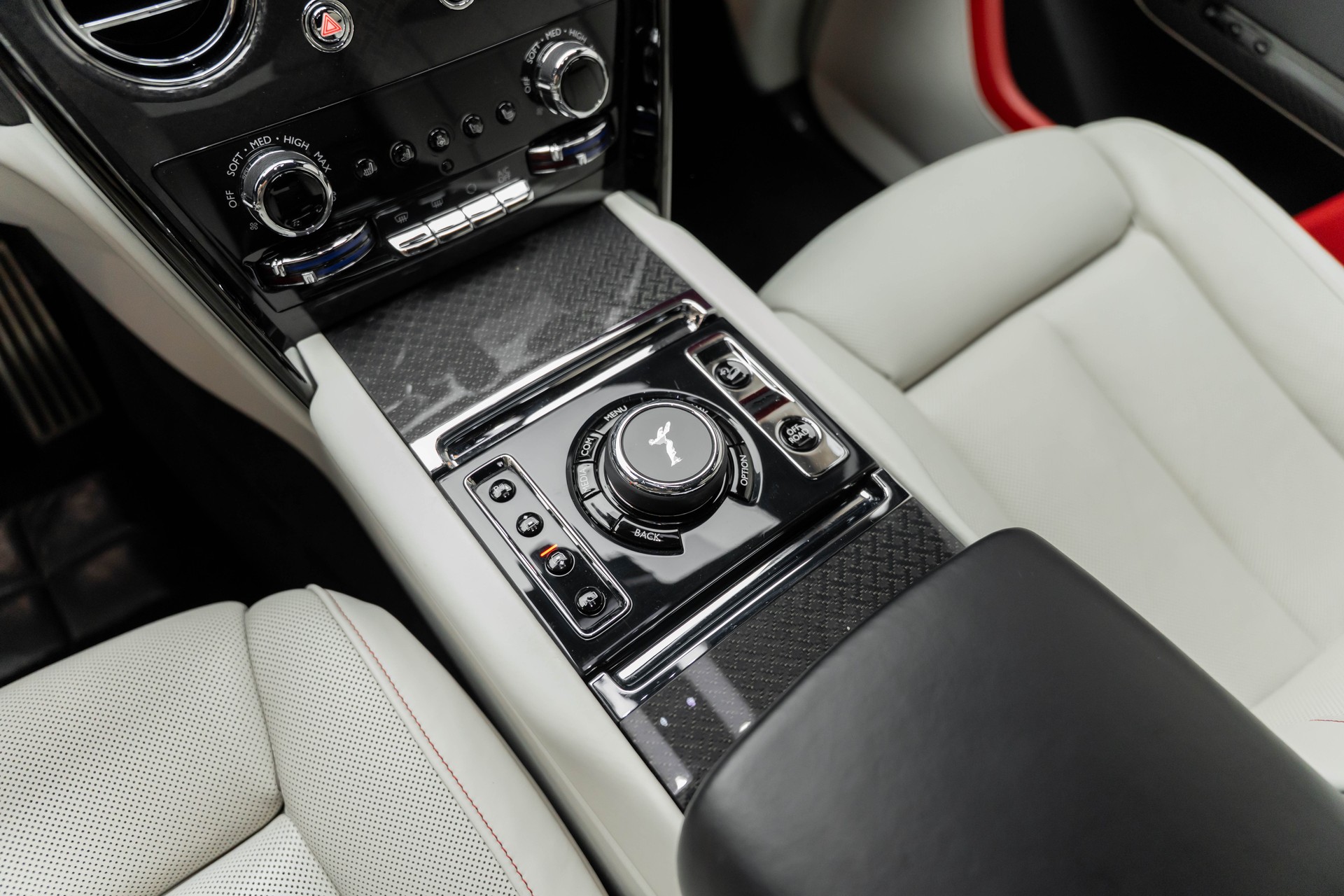 ROLLS-ROYCE Cullinan 6.7 V12 Black Badge-image-12