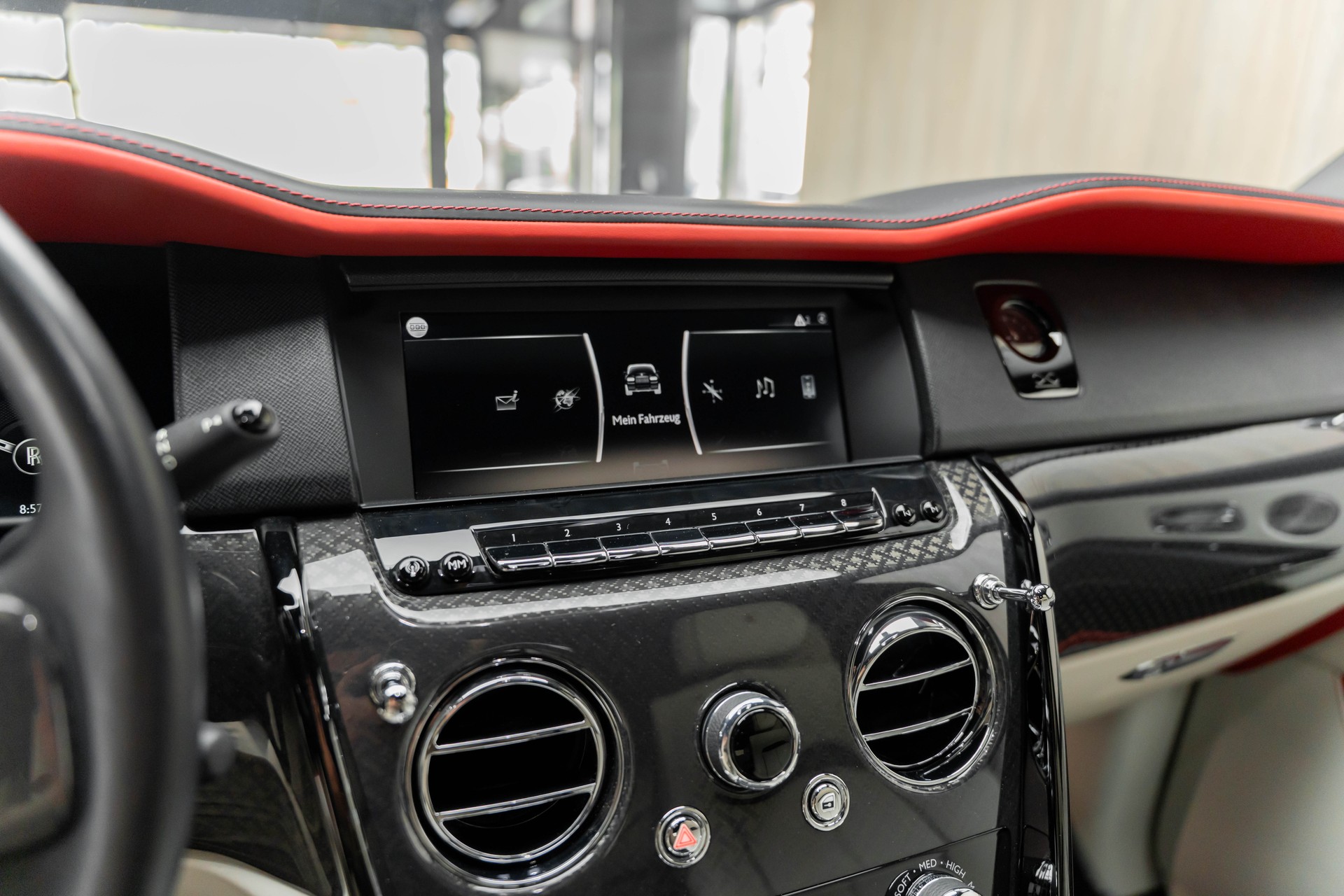 ROLLS-ROYCE Cullinan 6.7 V12 Black Badge-image-10
