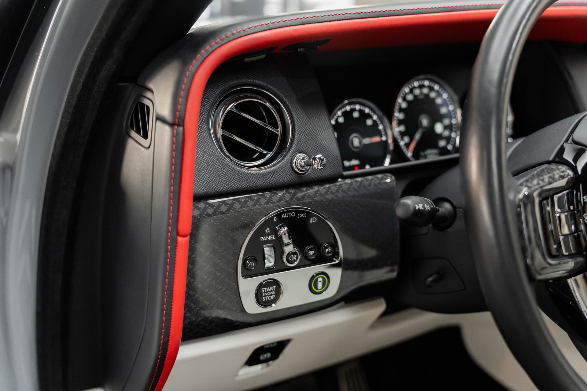 ROLLS-ROYCE Cullinan 6.7 V12 Black Badge-image-21