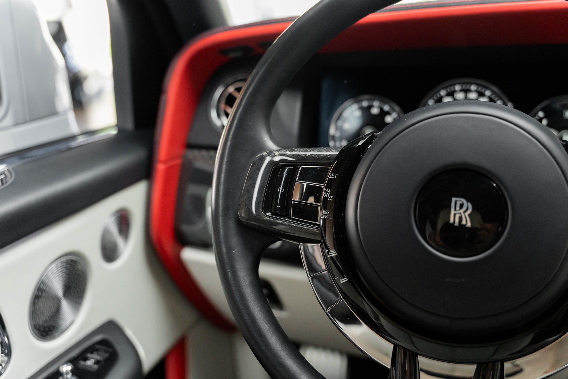 ROLLS-ROYCE Cullinan 6.7 V12 Black Badge-image-20