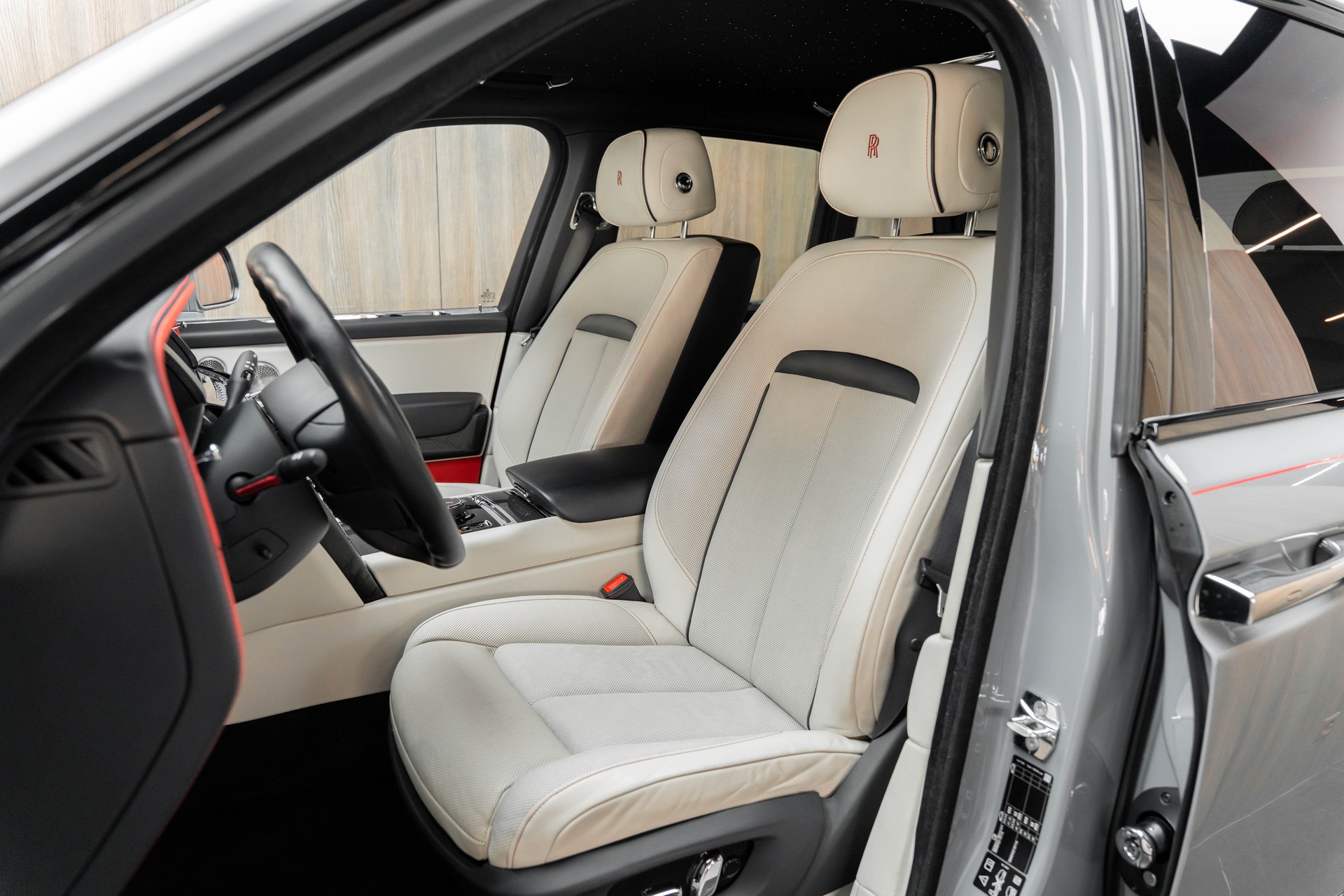 ROLLS-ROYCE Cullinan 6.7 V12 Black Badge-image-5