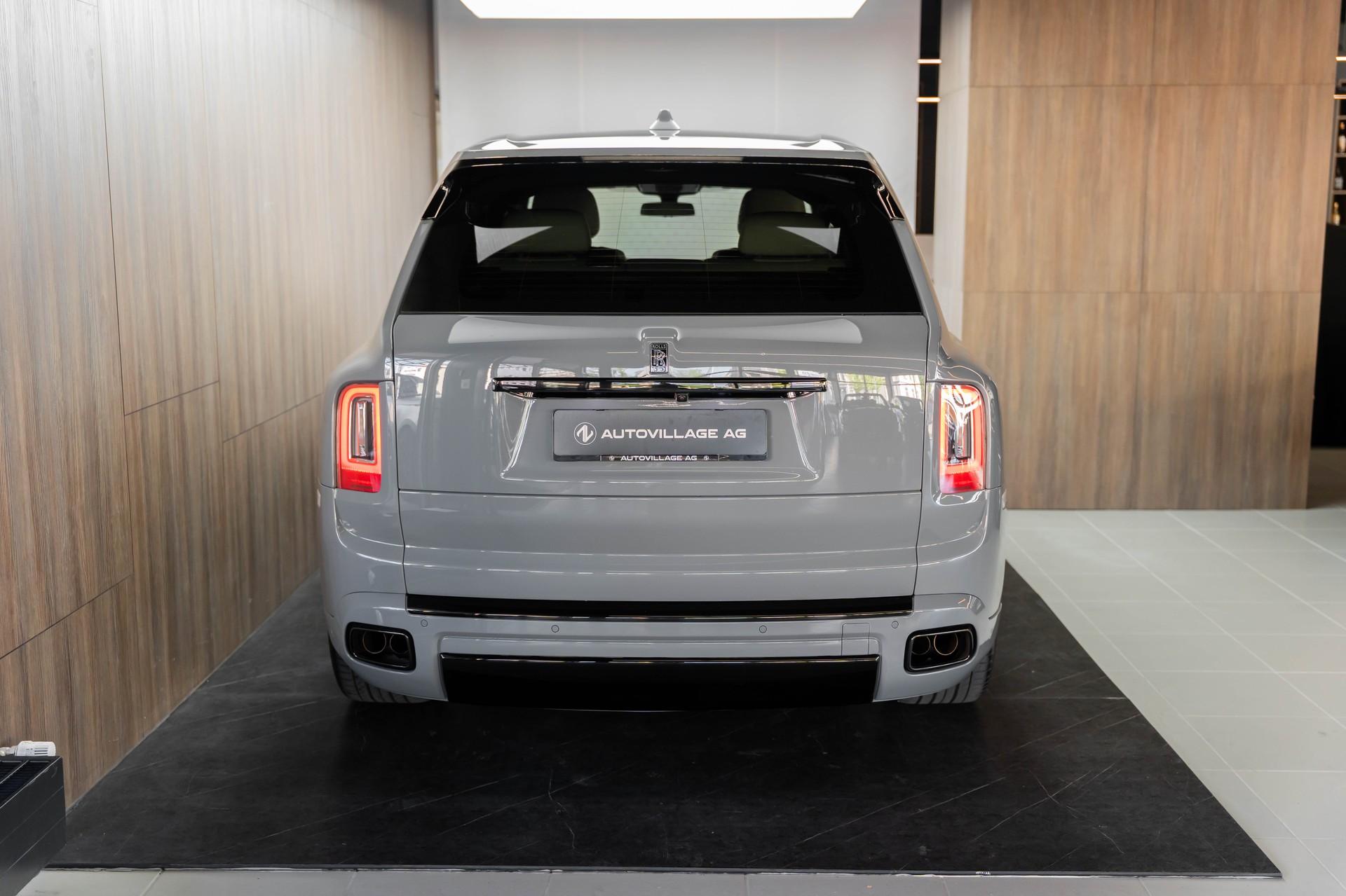 ROLLS-ROYCE Cullinan 6.7 V12 Black Badge-image-30