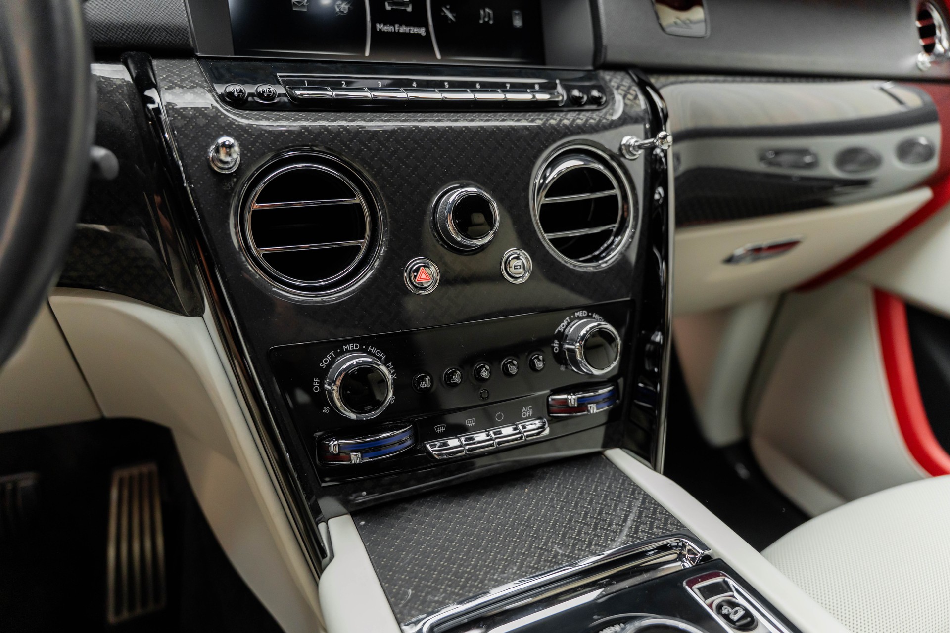 ROLLS-ROYCE Cullinan 6.7 V12 Black Badge-image-11