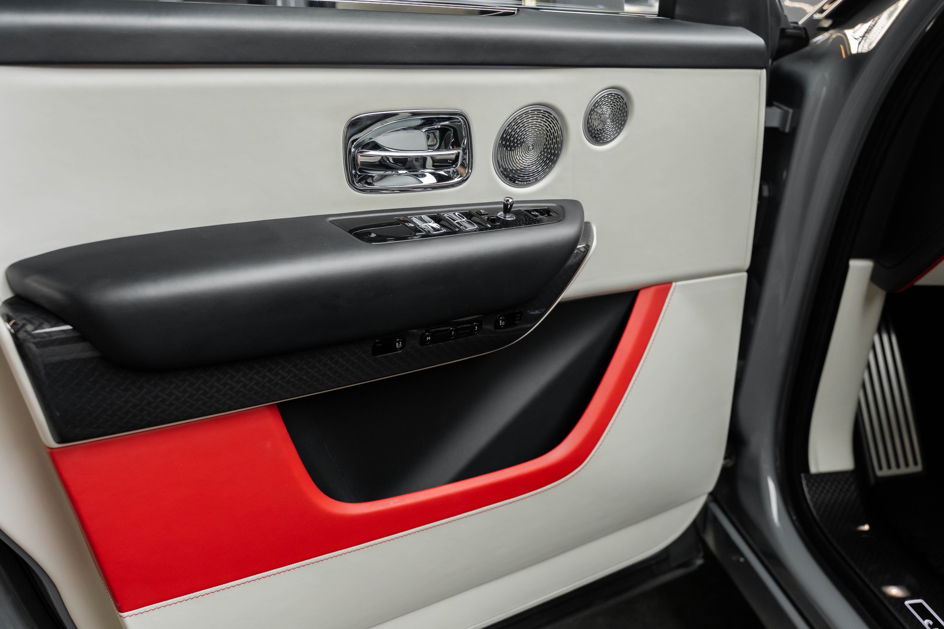 ROLLS-ROYCE Cullinan 6.7 V12 Black Badge-image-22