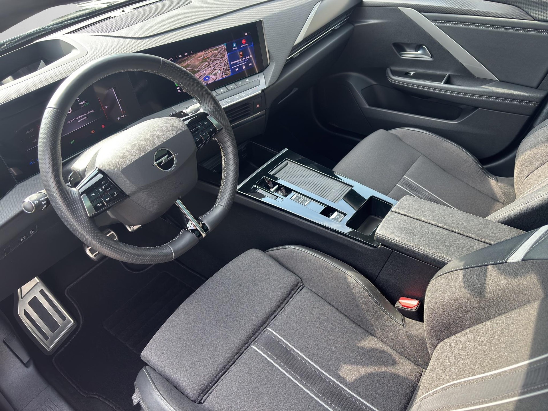 OPEL Astra 1.6 T PHEV 180 Ultimate-image-9