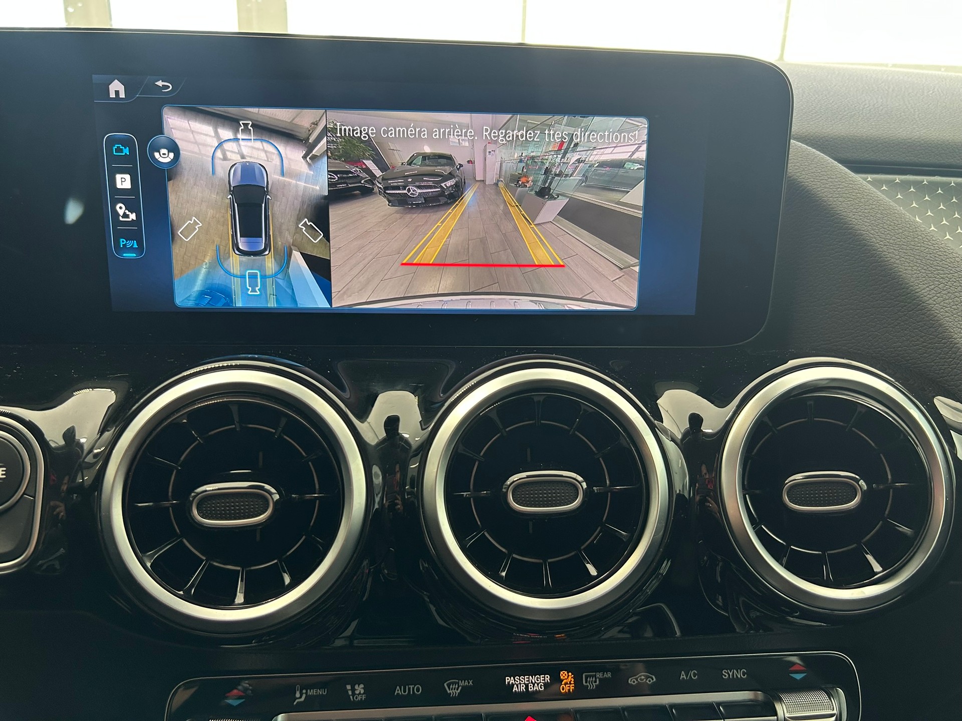 MERCEDES-BENZ GLA 180 7G-DCT-image-12