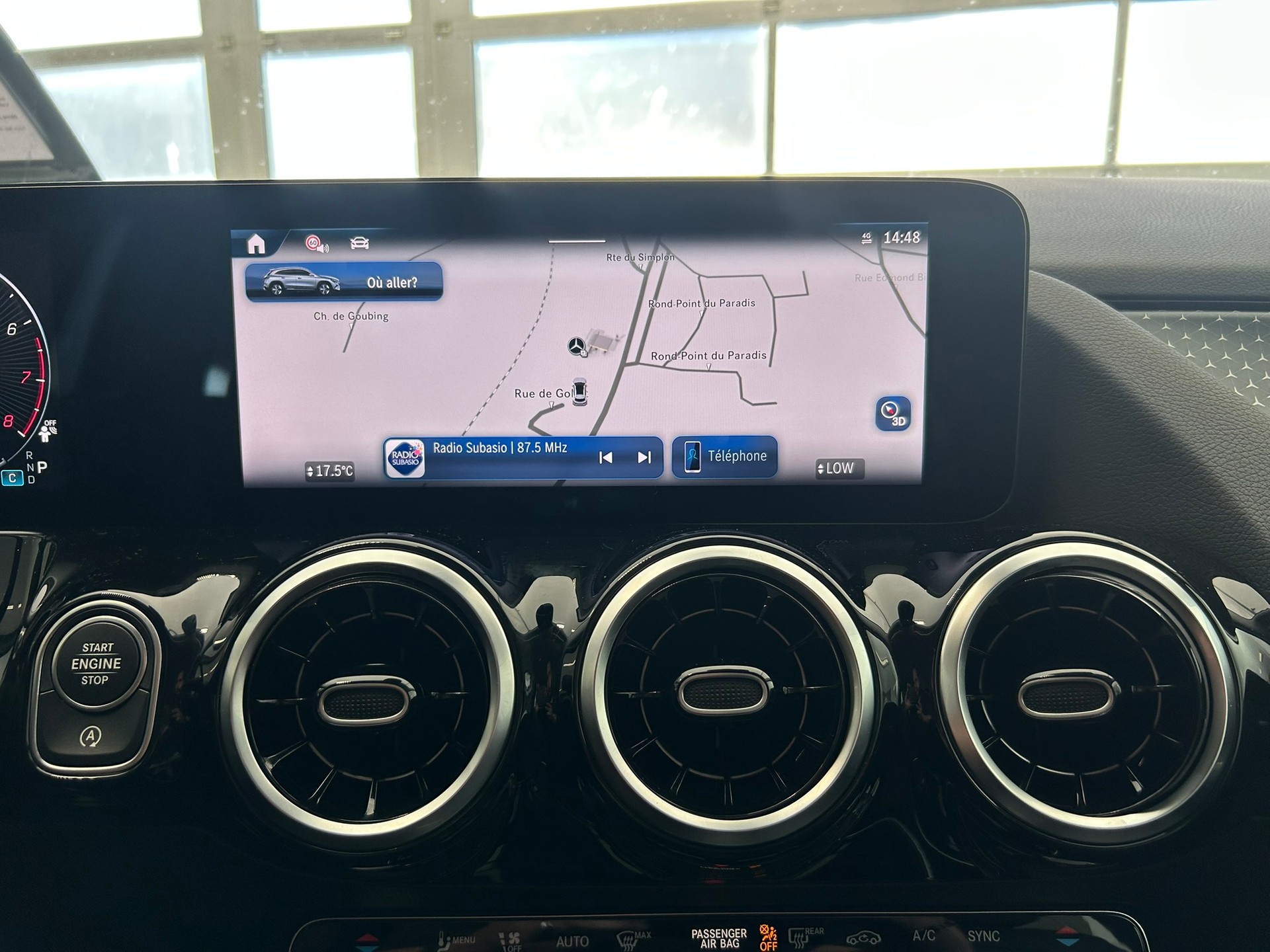 MERCEDES-BENZ GLA 180 7G-DCT-image-11