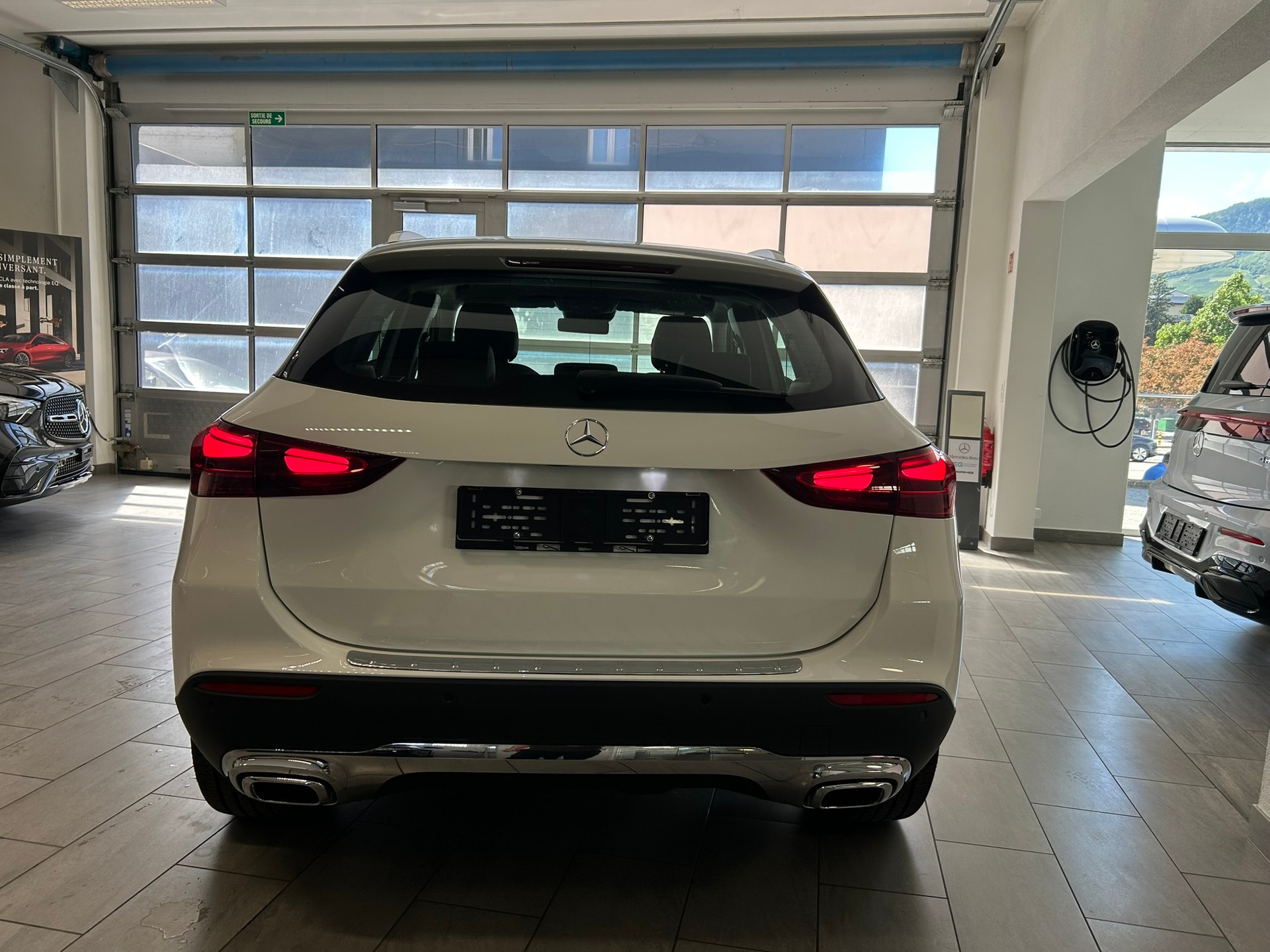 MERCEDES-BENZ GLA 180 7G-DCT-image-5