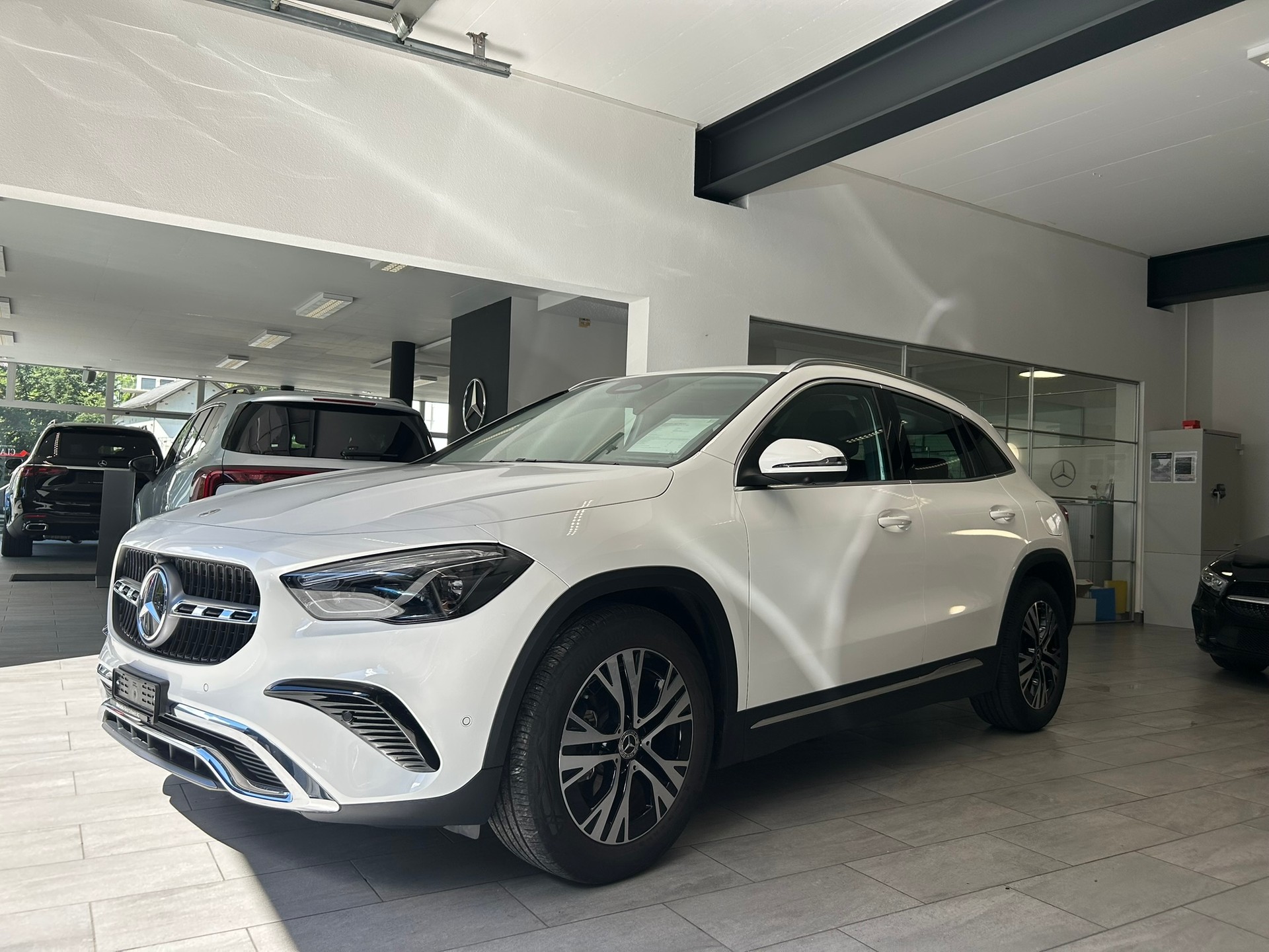 MERCEDES-BENZ GLA 180 7G-DCT