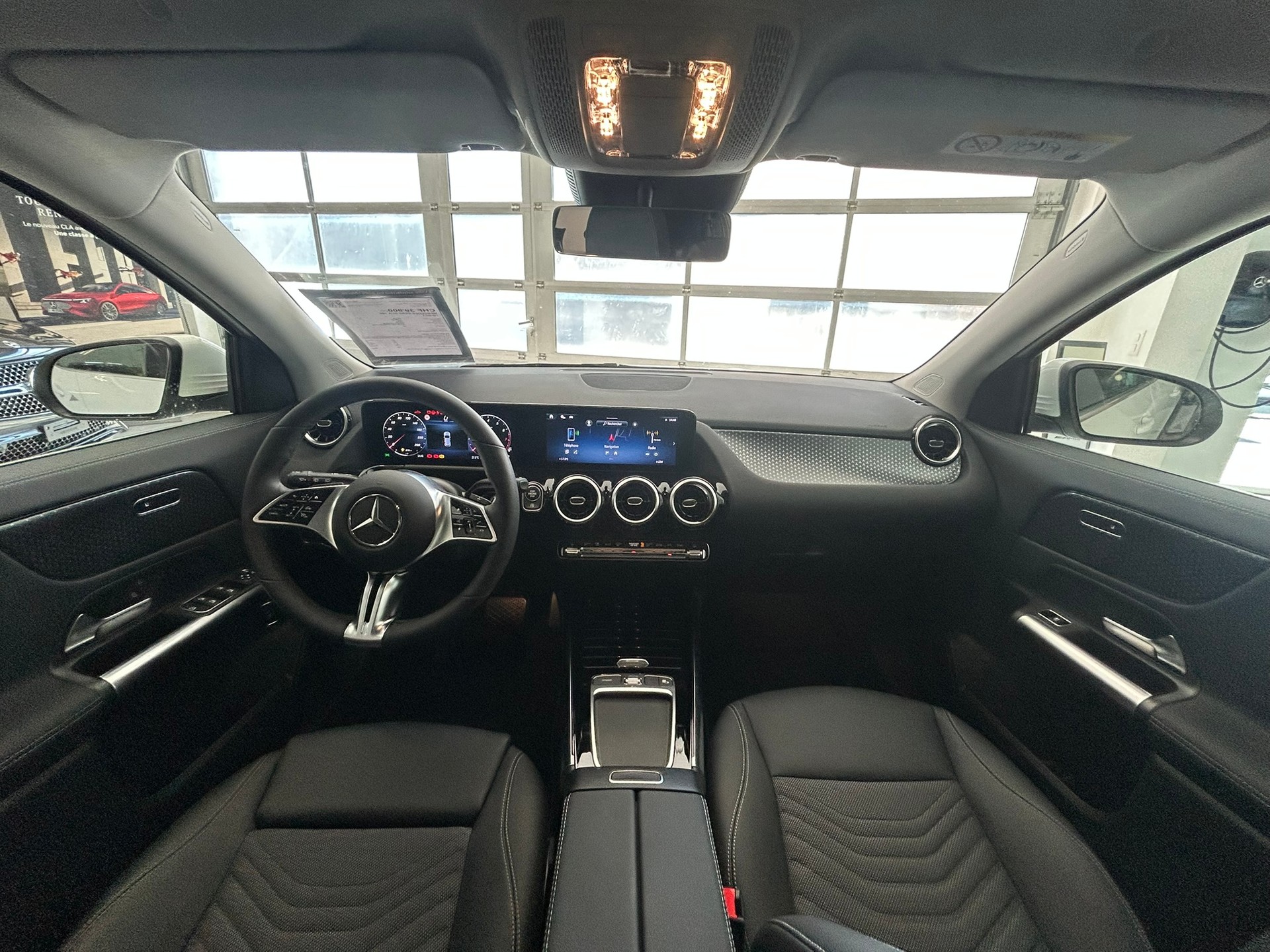 MERCEDES-BENZ GLA 180 7G-DCT-image-6