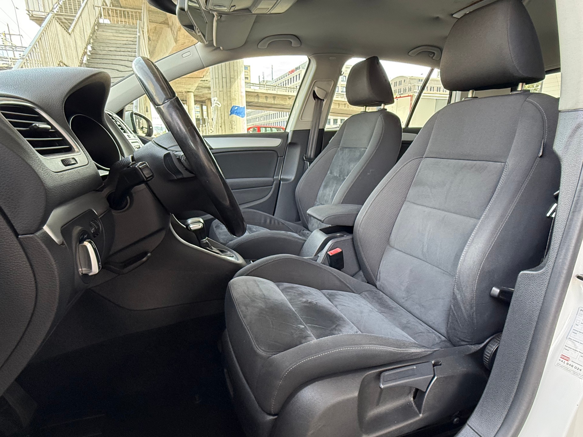 VW Golf 1.4 TSI Highline DSG-image-11