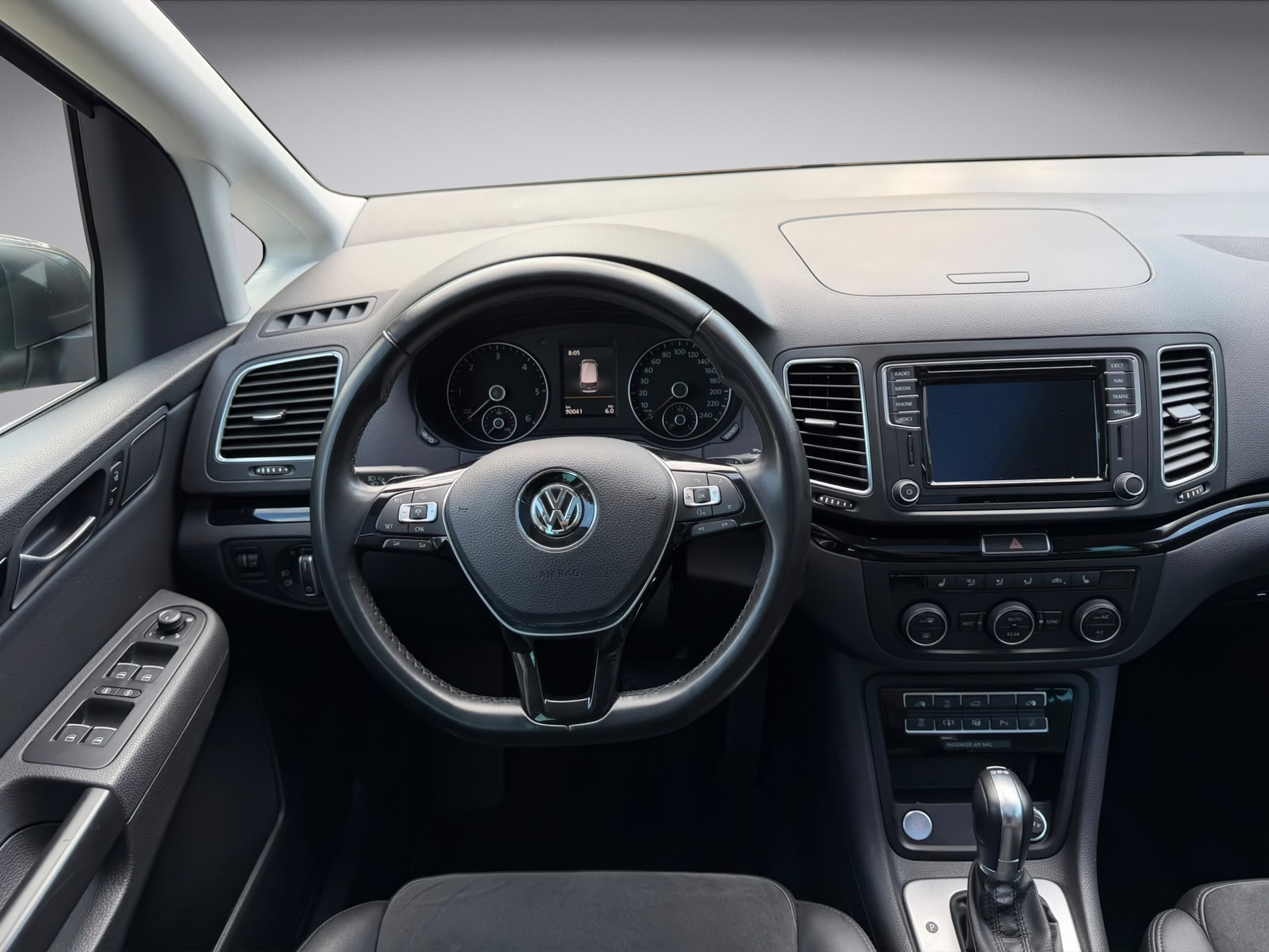 VW Sharan 2.0 TDI BMT Highline DSG * Facelift * 184PS * AHK * Panorama *-image-8