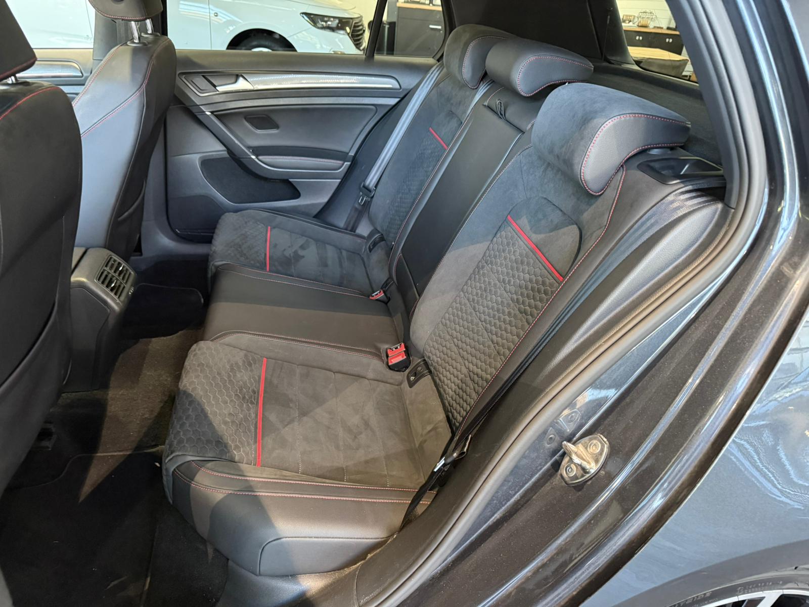 VW Golf 2.0 TSI GTI Performance DSG-image-10