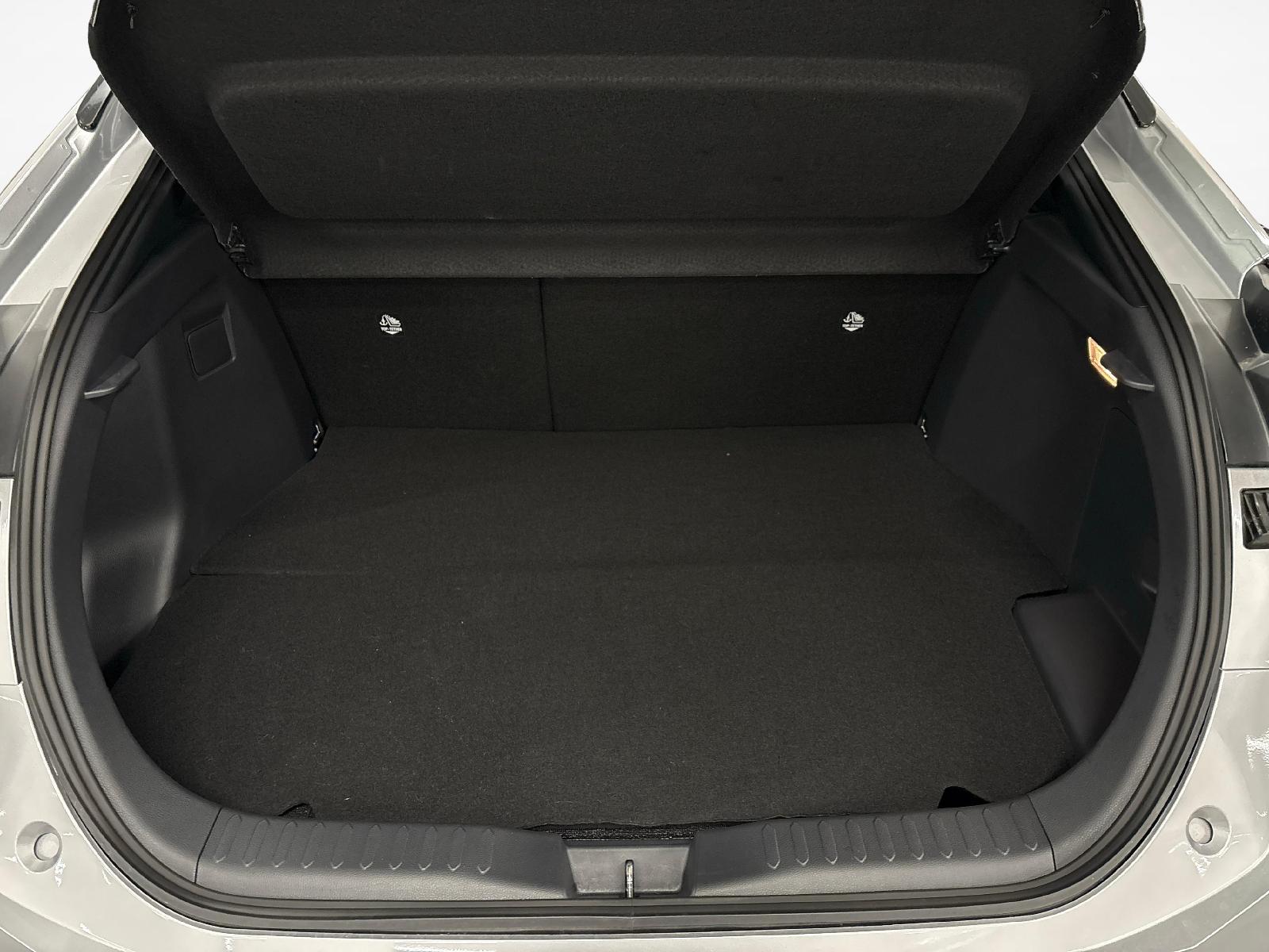 TOYOTA C-HR 2.0 PHEV Swiss Edition-image-12