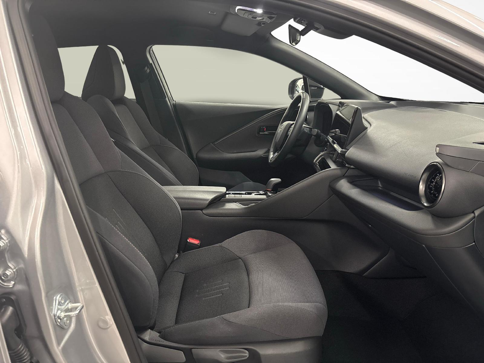 TOYOTA C-HR 2.0 PHEV Swiss Edition-image-10