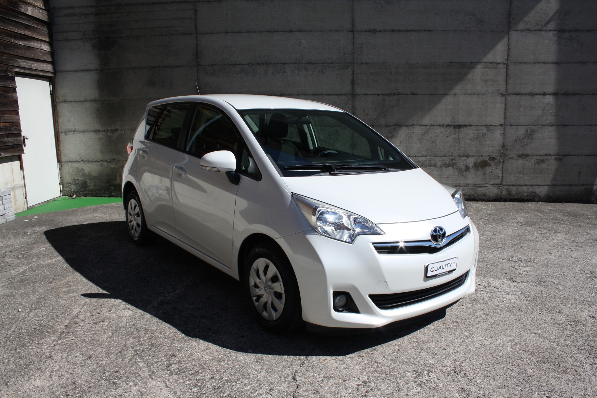 TOYOTA Verso-S 1.33 Linea Luna
