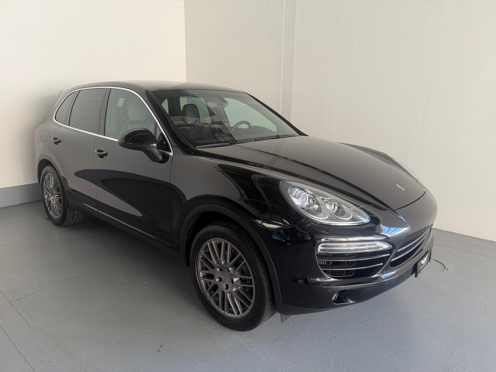 PORSCHE Cayenne Diesel-showroom-element-1