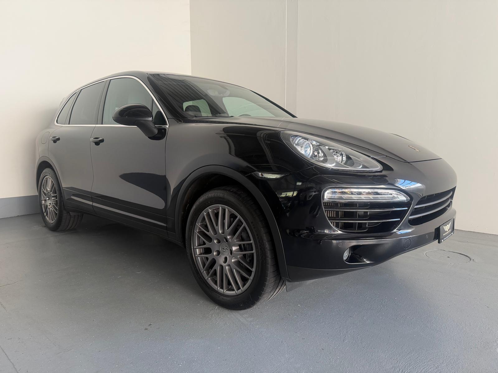 PORSCHE Cayenne Diesel-showroom-element-2