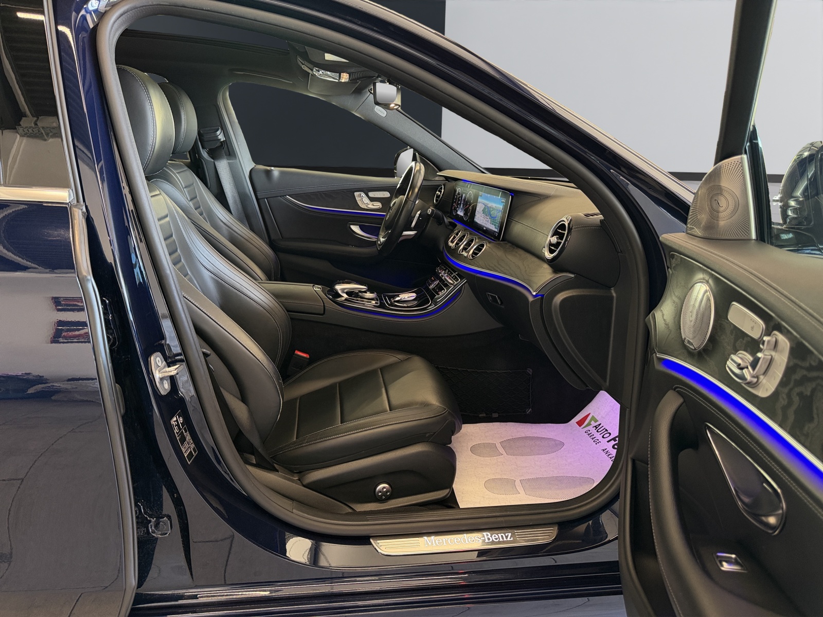 MERCEDES-BENZ E 400 AMG Line 4Matic 9G-Tronic-image-18