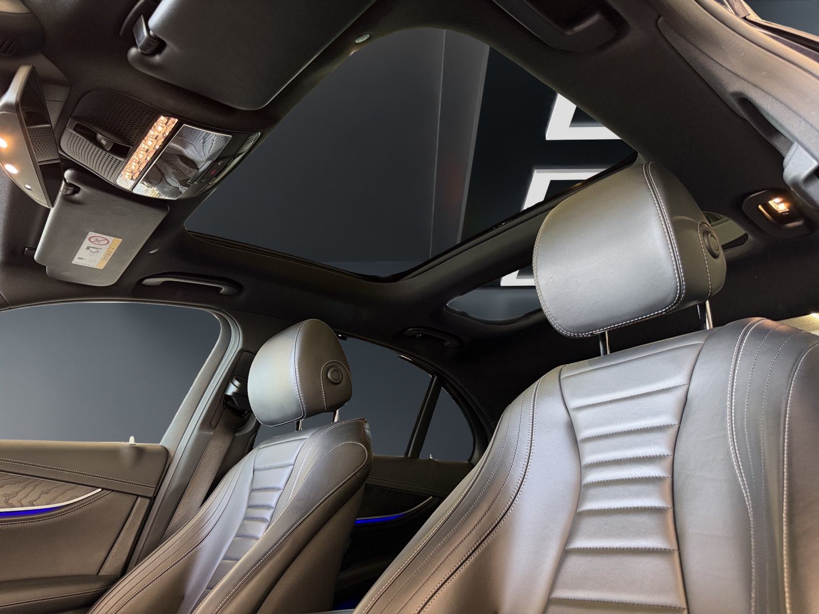 MERCEDES-BENZ E 400 AMG Line 4Matic 9G-Tronic-image-19