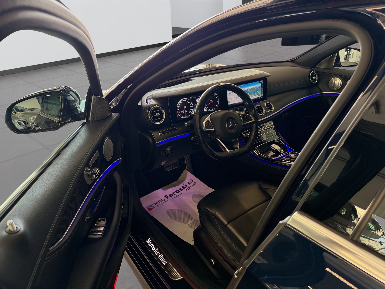 MERCEDES-BENZ E 400 AMG Line 4Matic 9G-Tronic-image-28