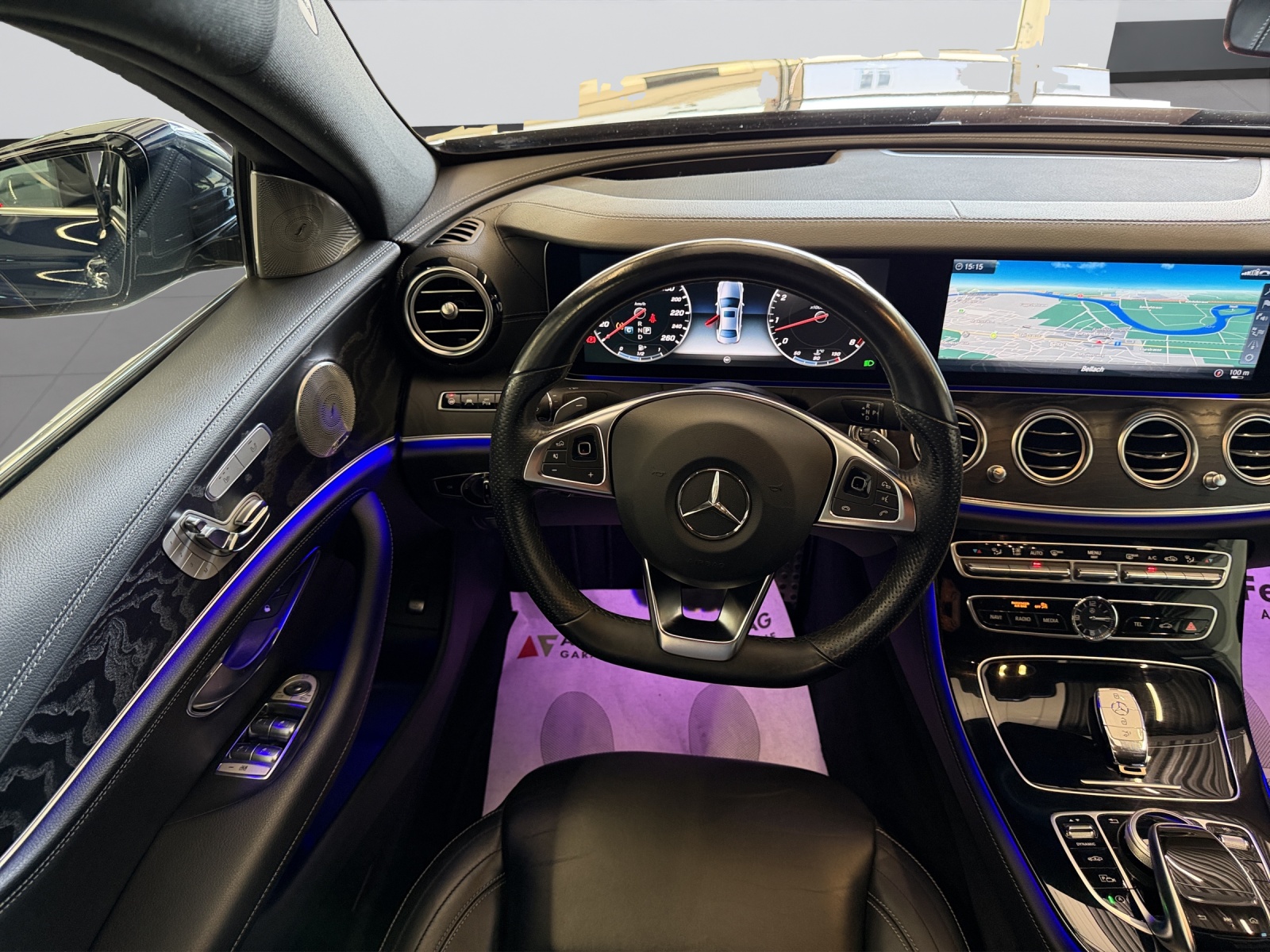 MERCEDES-BENZ E 400 AMG Line 4Matic 9G-Tronic-image-13