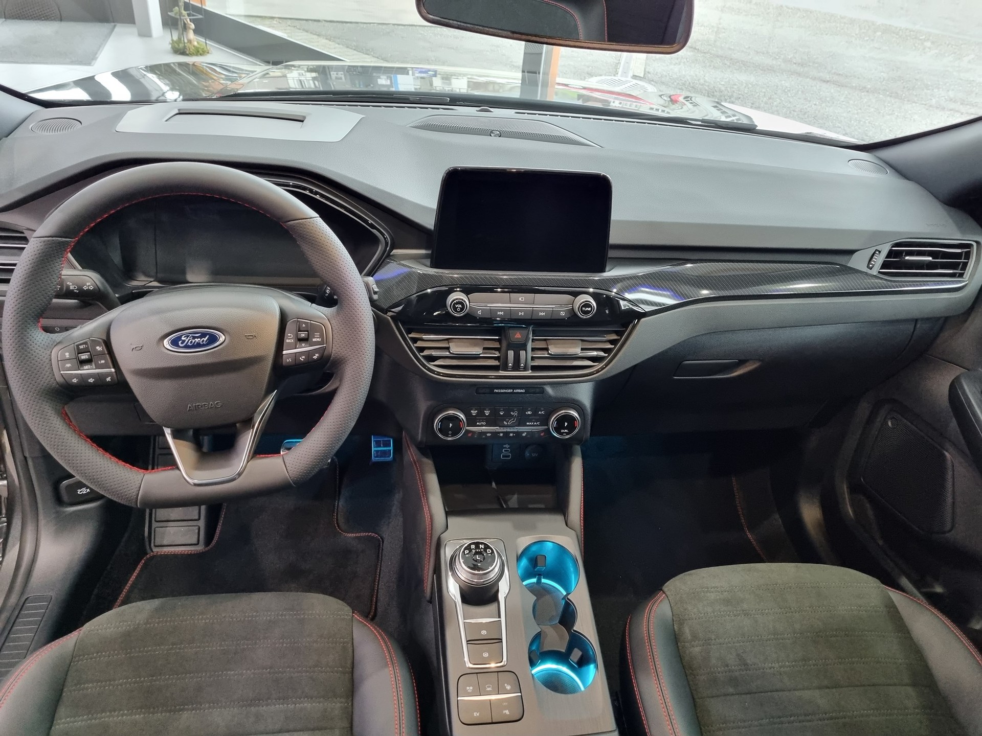 FORD Kuga 2.5 PHEV ST-Line X 2WD-image-8