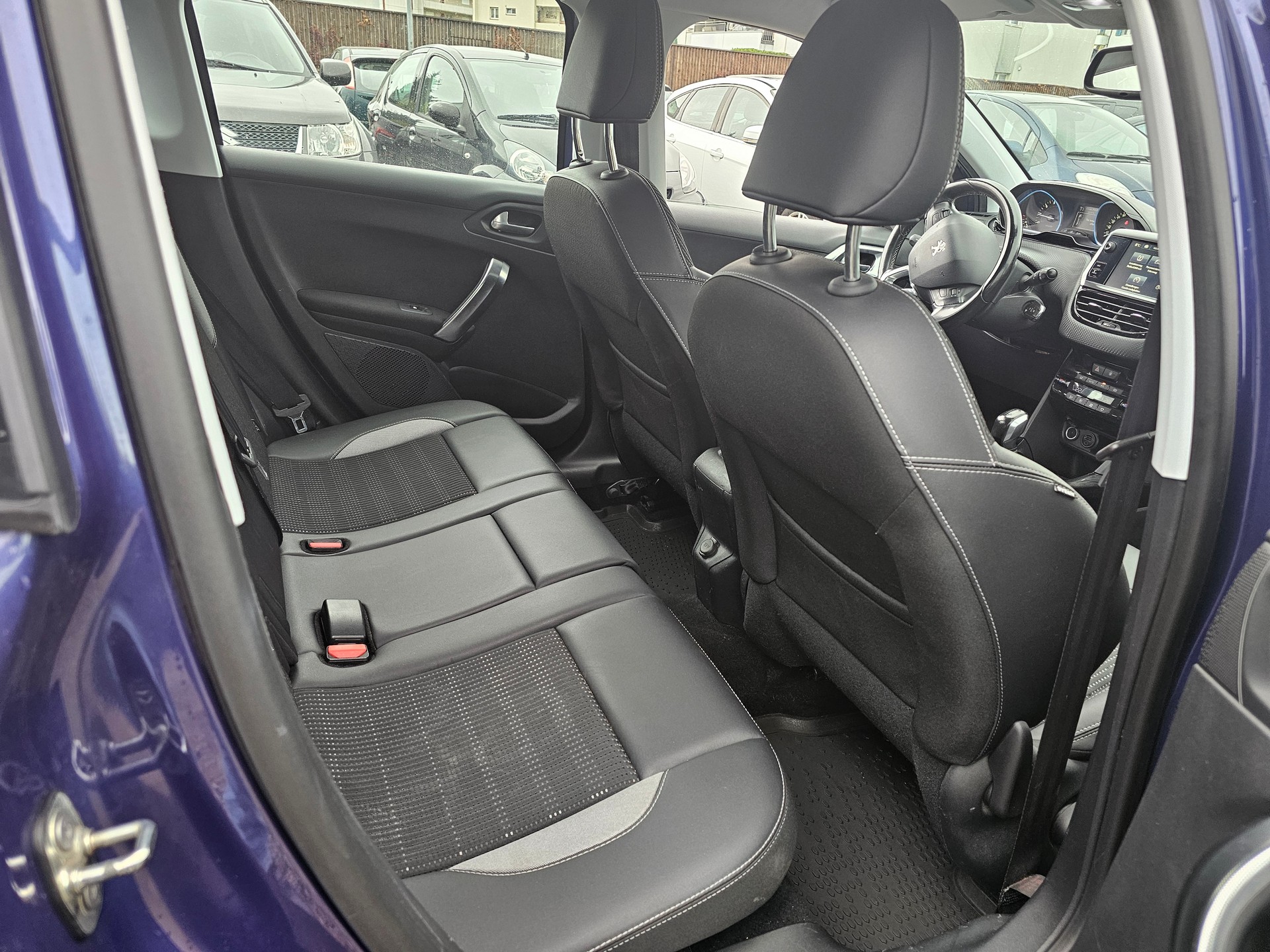 PEUGEOT 2008 1.2 PureTech Active-image-12