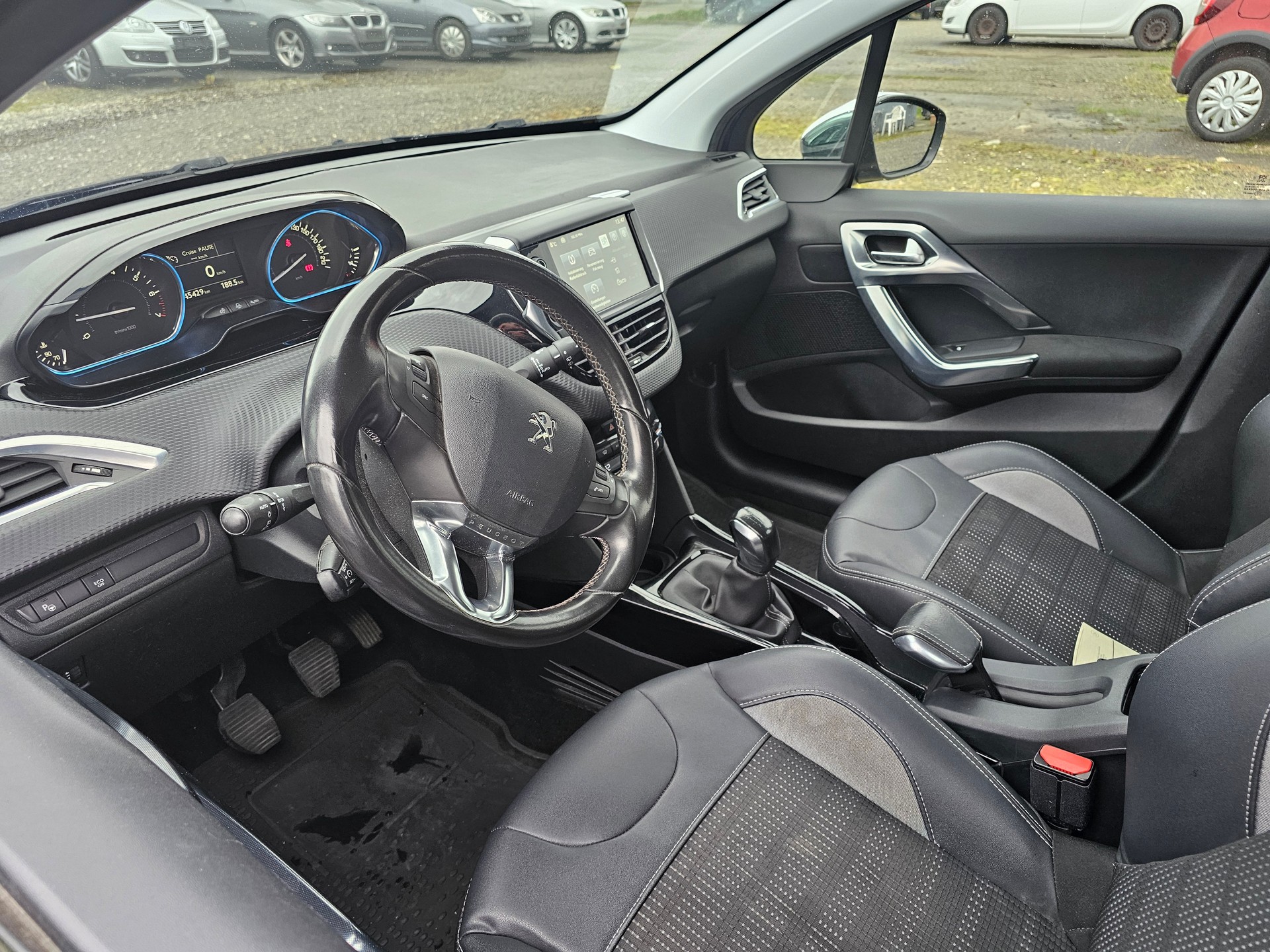 PEUGEOT 2008 1.2 PureTech Active-image-10