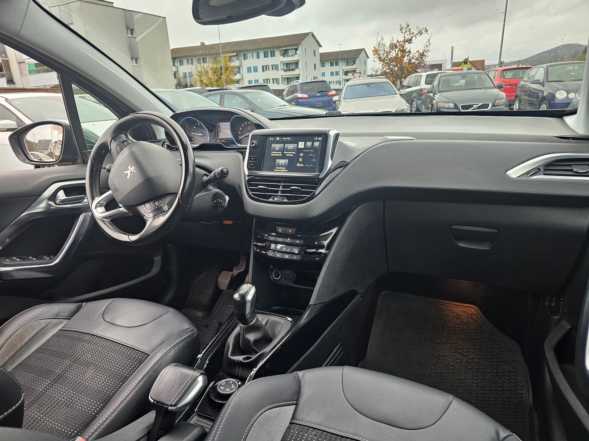 PEUGEOT 2008 1.2 PureTech Active-image-9