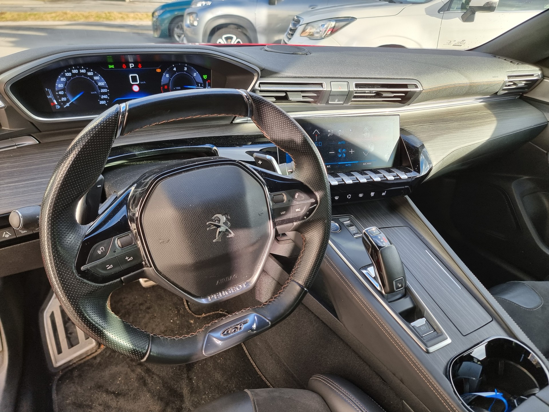PEUGEOT 508 1.6 PureTech First Edition EAT8-image-7