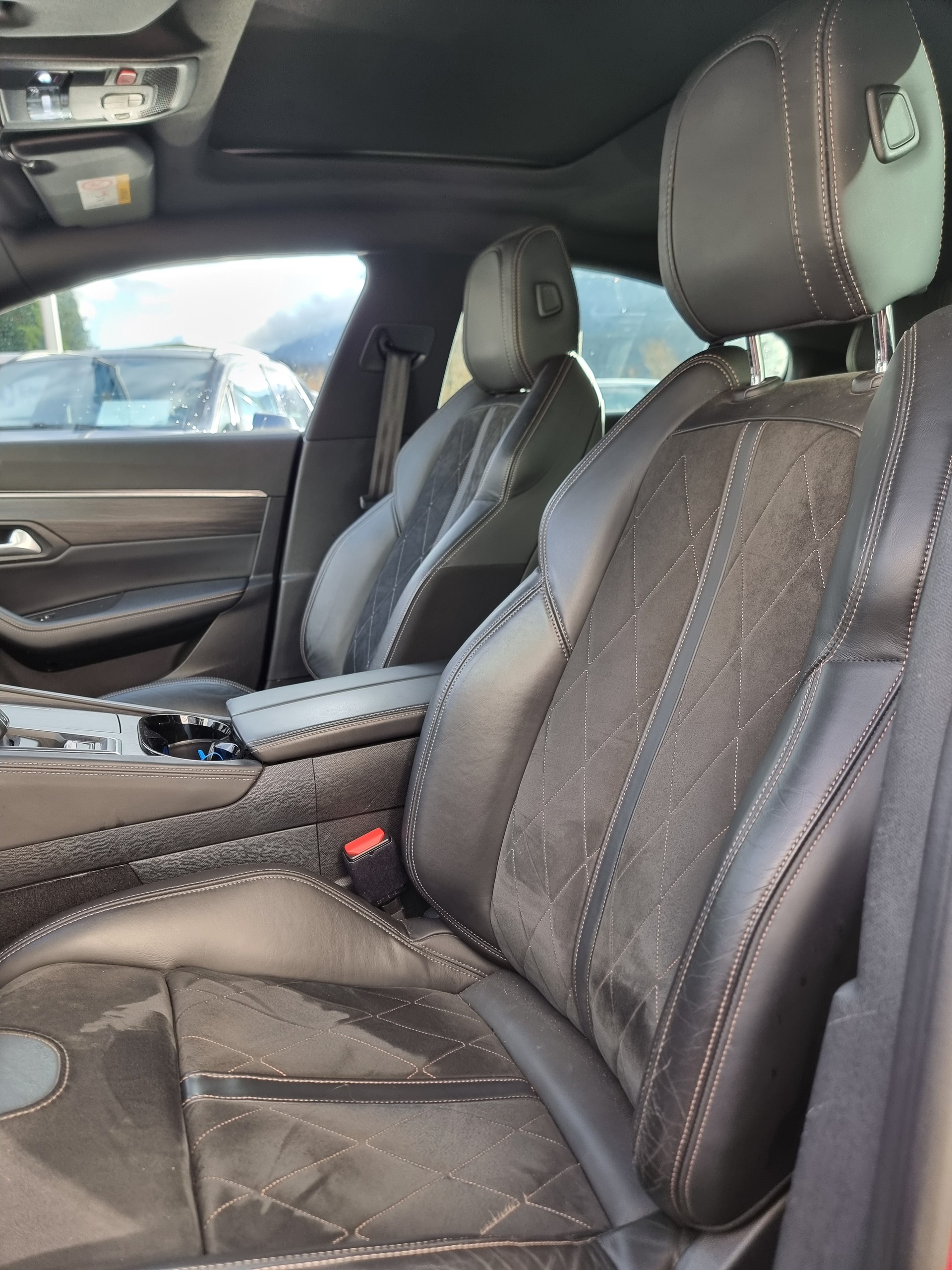 PEUGEOT 508 1.6 PureTech First Edition EAT8-image-6
