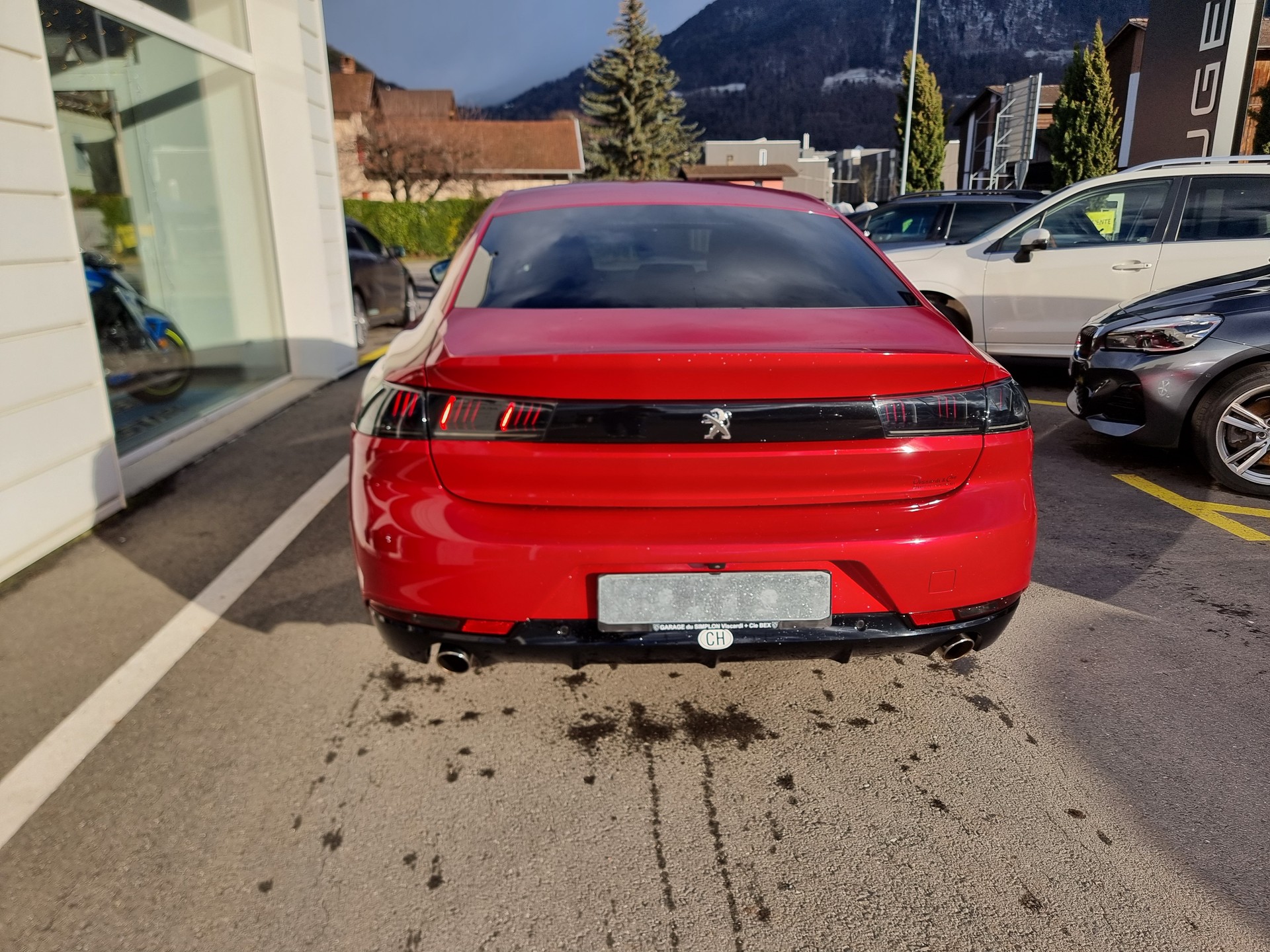 PEUGEOT 508 1.6 PureTech First Edition EAT8-image-2