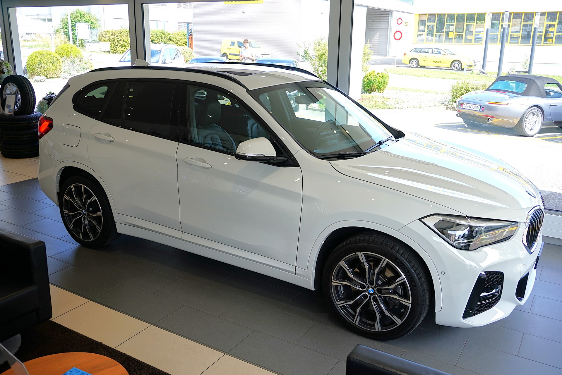 BMW X1 xDrive 25i M Sport Steptronic-showroom-element-2