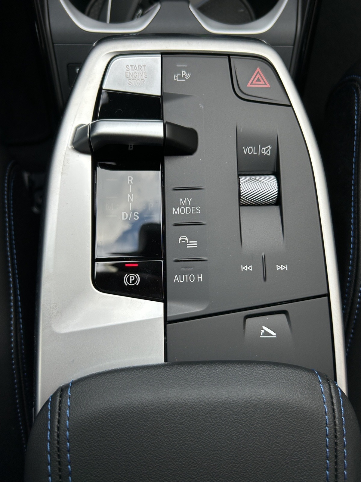 BMW X1 xDrive 23i 48V M Sport AHK-image-12
