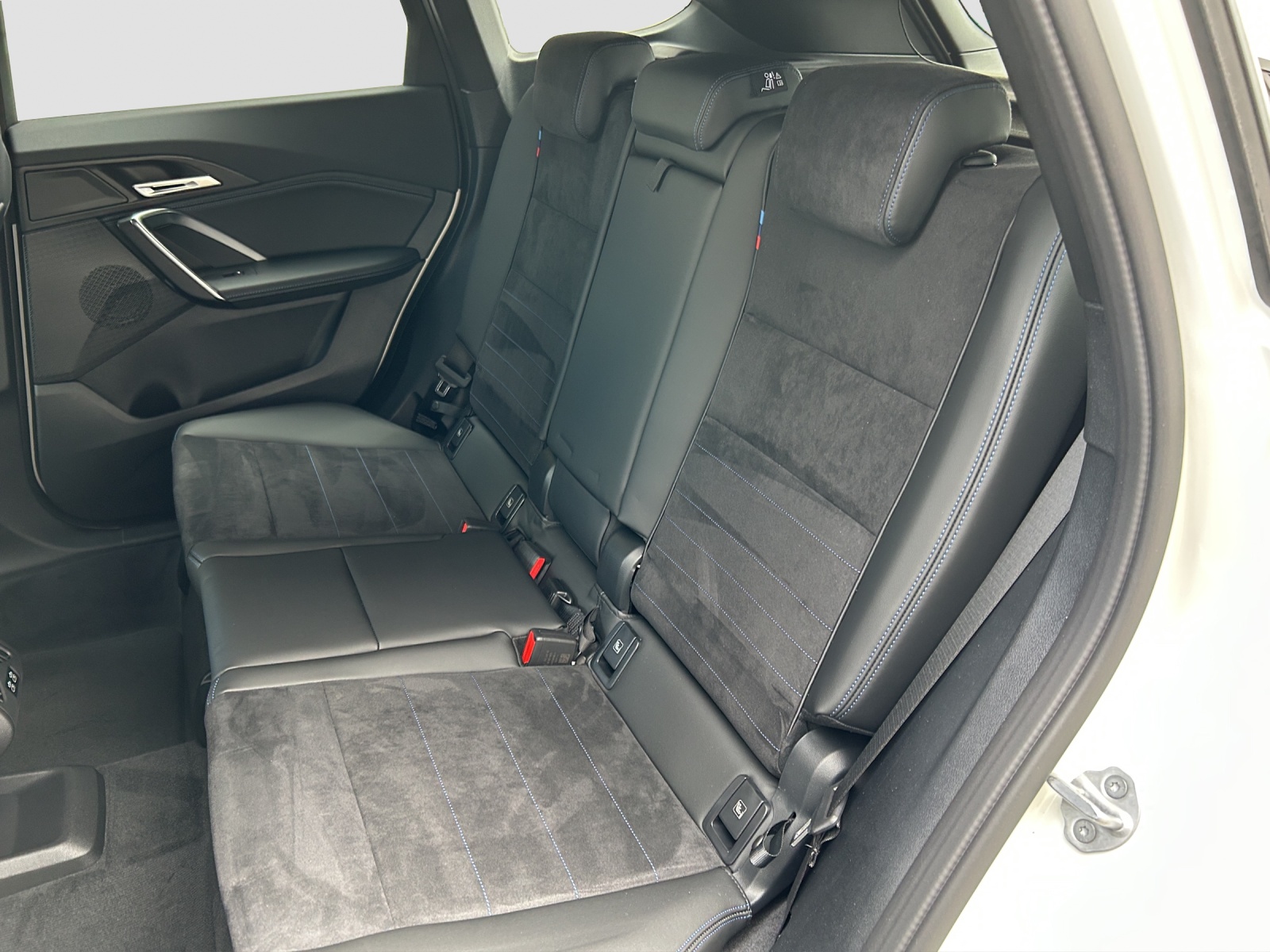 BMW X1 xDrive 23i 48V M Sport AHK-image-6