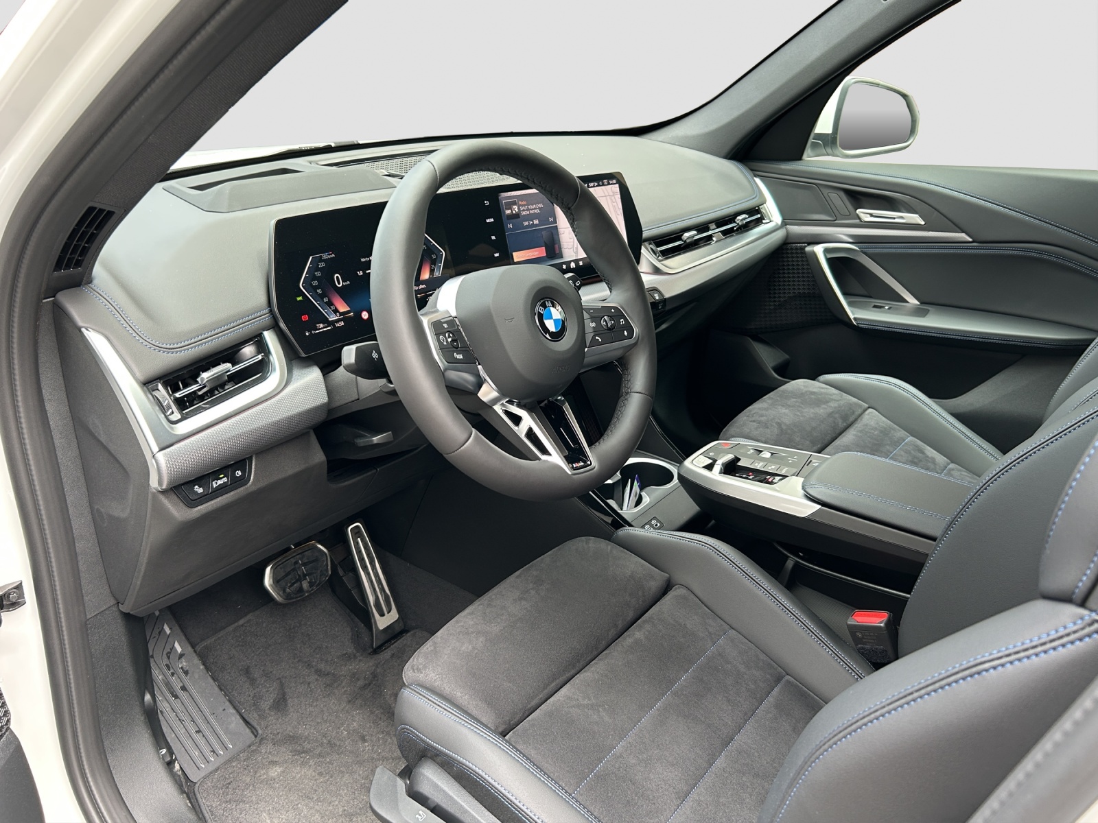 BMW X1 xDrive 23i 48V M Sport AHK-image-5
