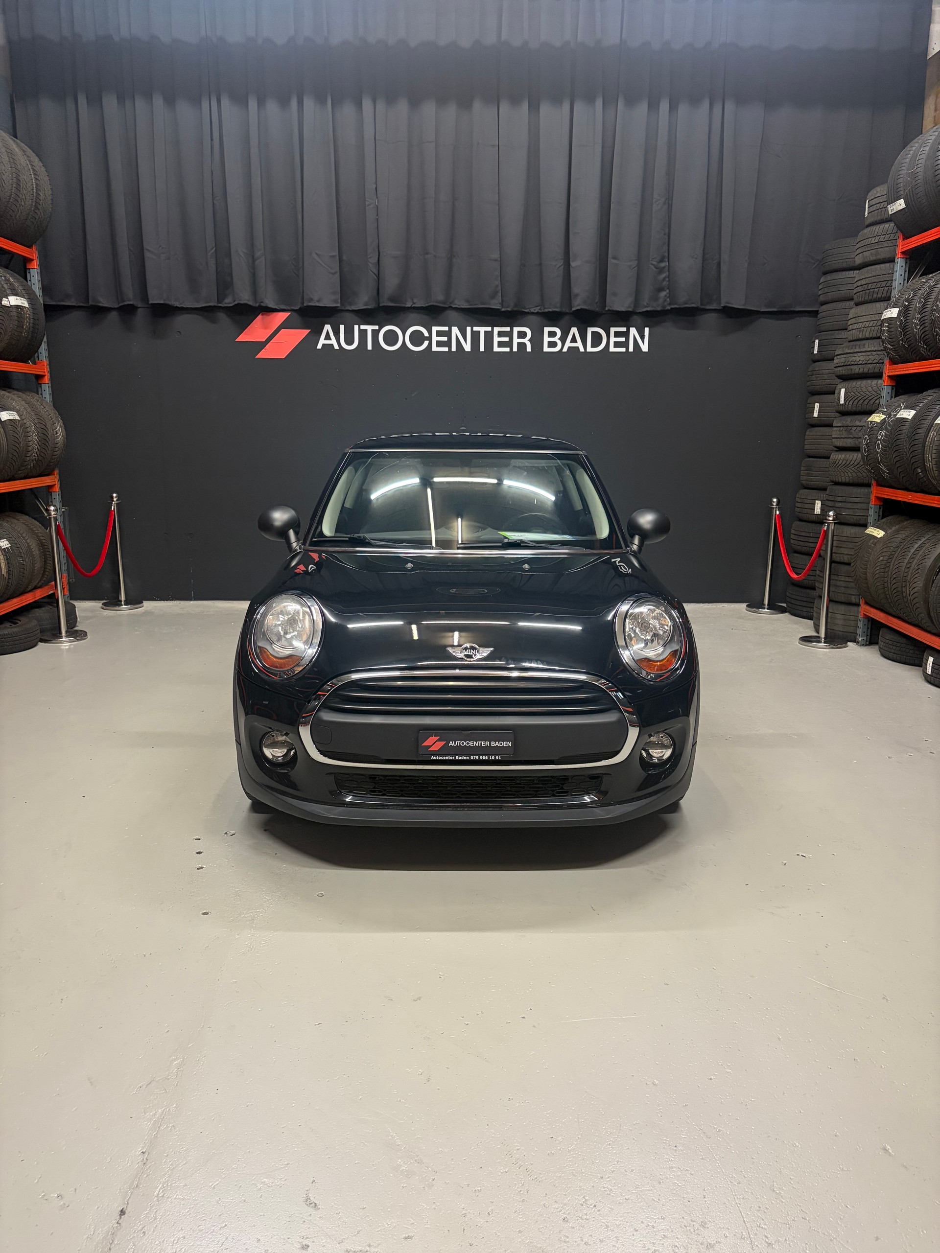 MINI One First-showroom-element-2