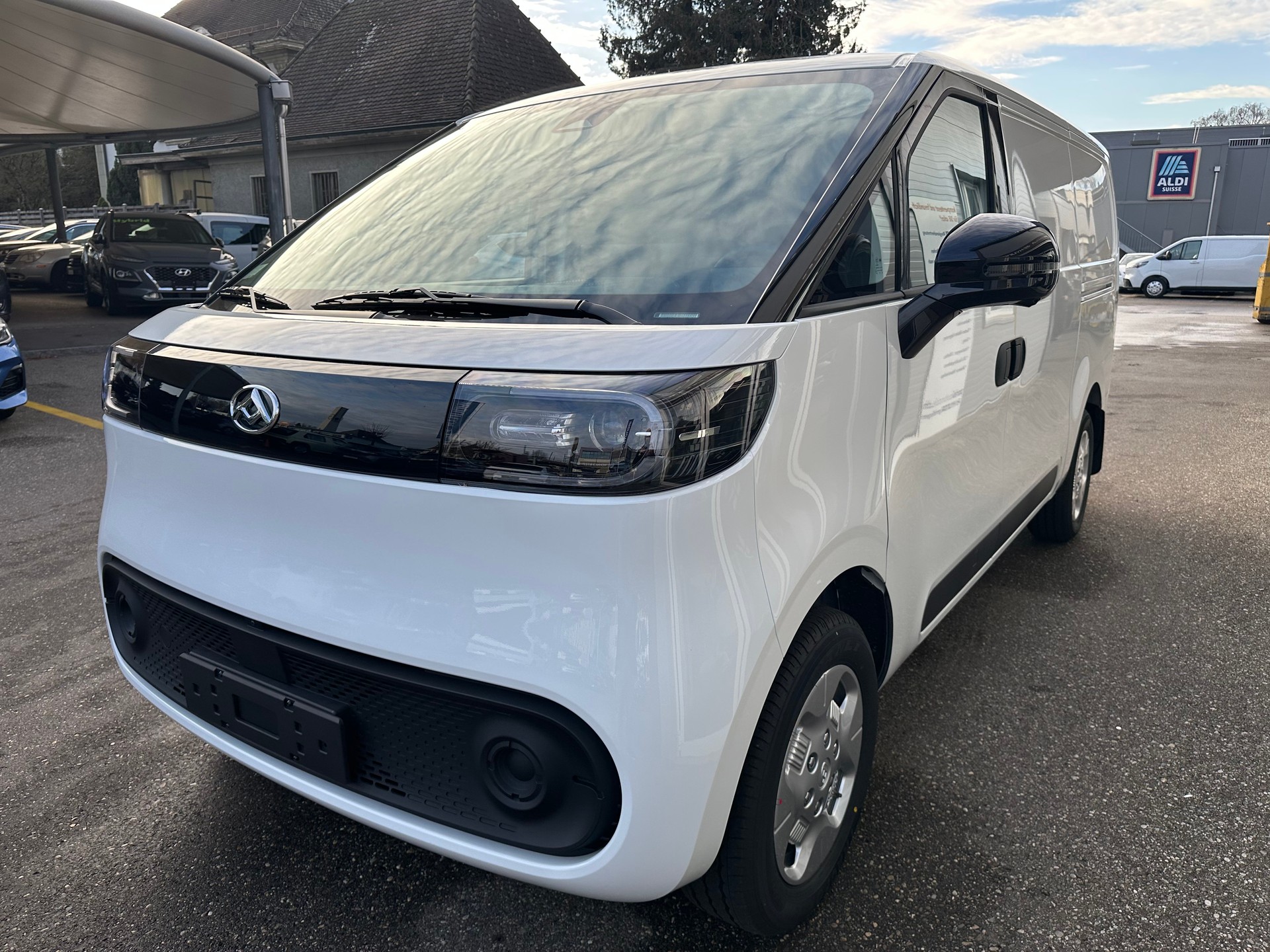 MAXUS eDeliver 5 L1 64kWh-image-2