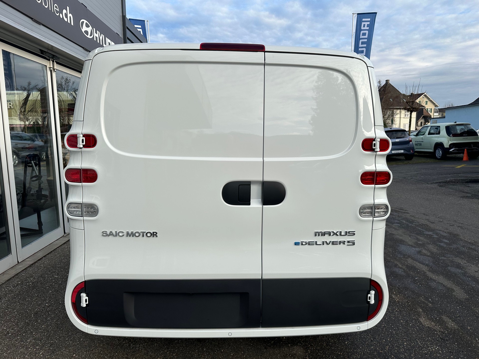 MAXUS eDeliver 5 L1 64kWh-image-4