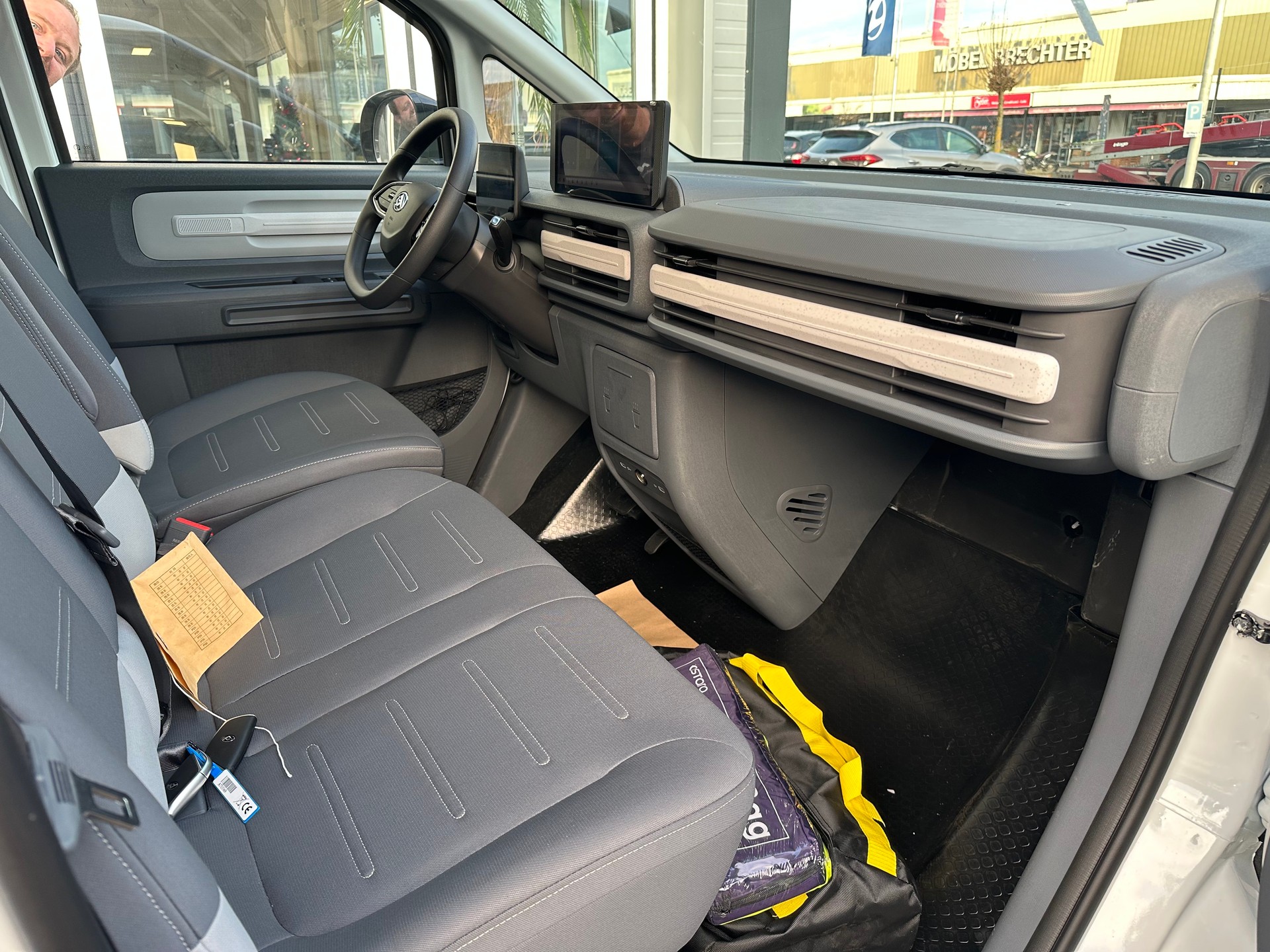 MAXUS eDeliver 5 L1 64kWh-image-9