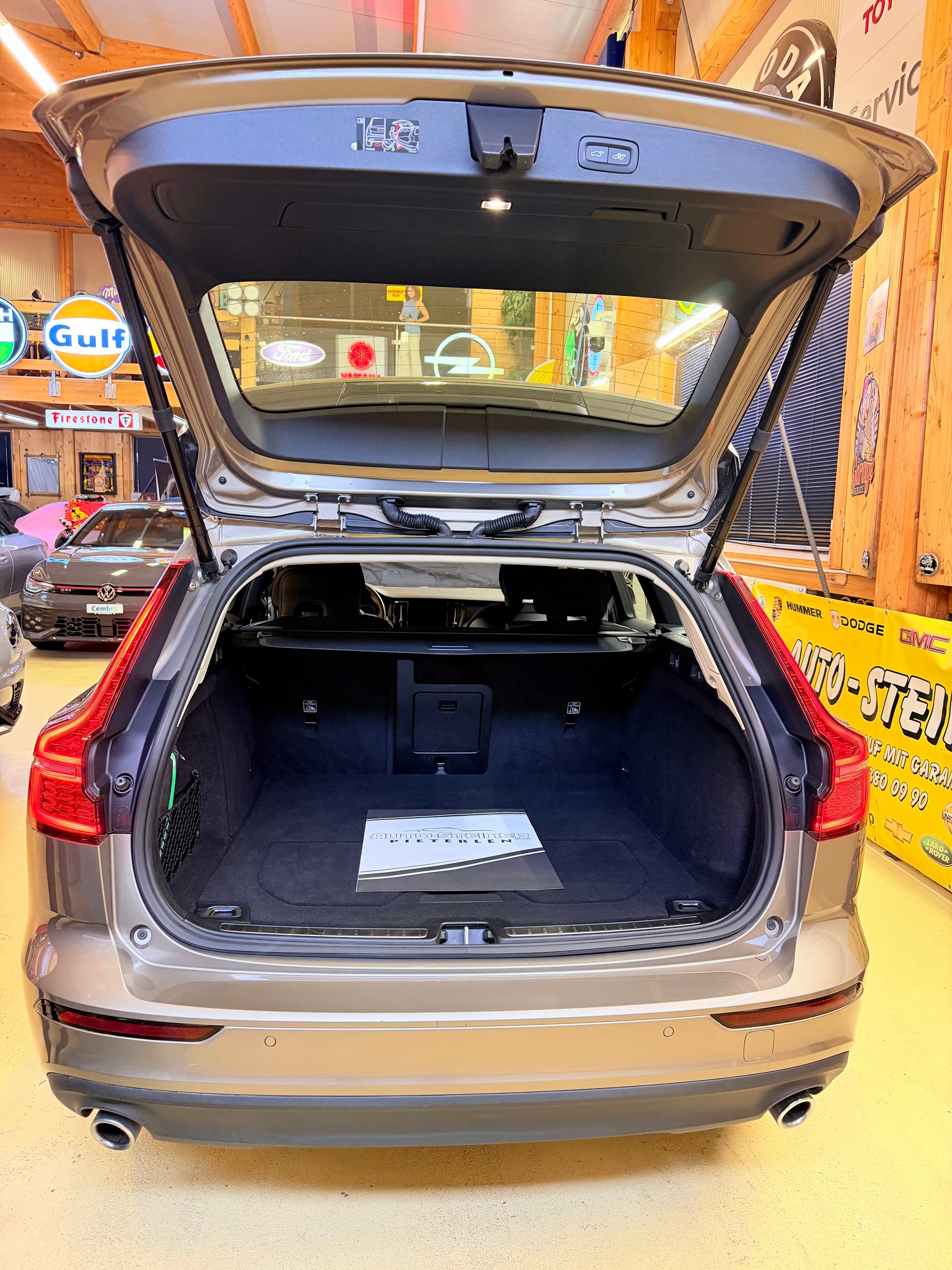VOLVO V60 B3 MILD HYBRID "MOMENTUM" AUTOMAT. CH WAGEN. TOP GEPFLEGT.-image-16