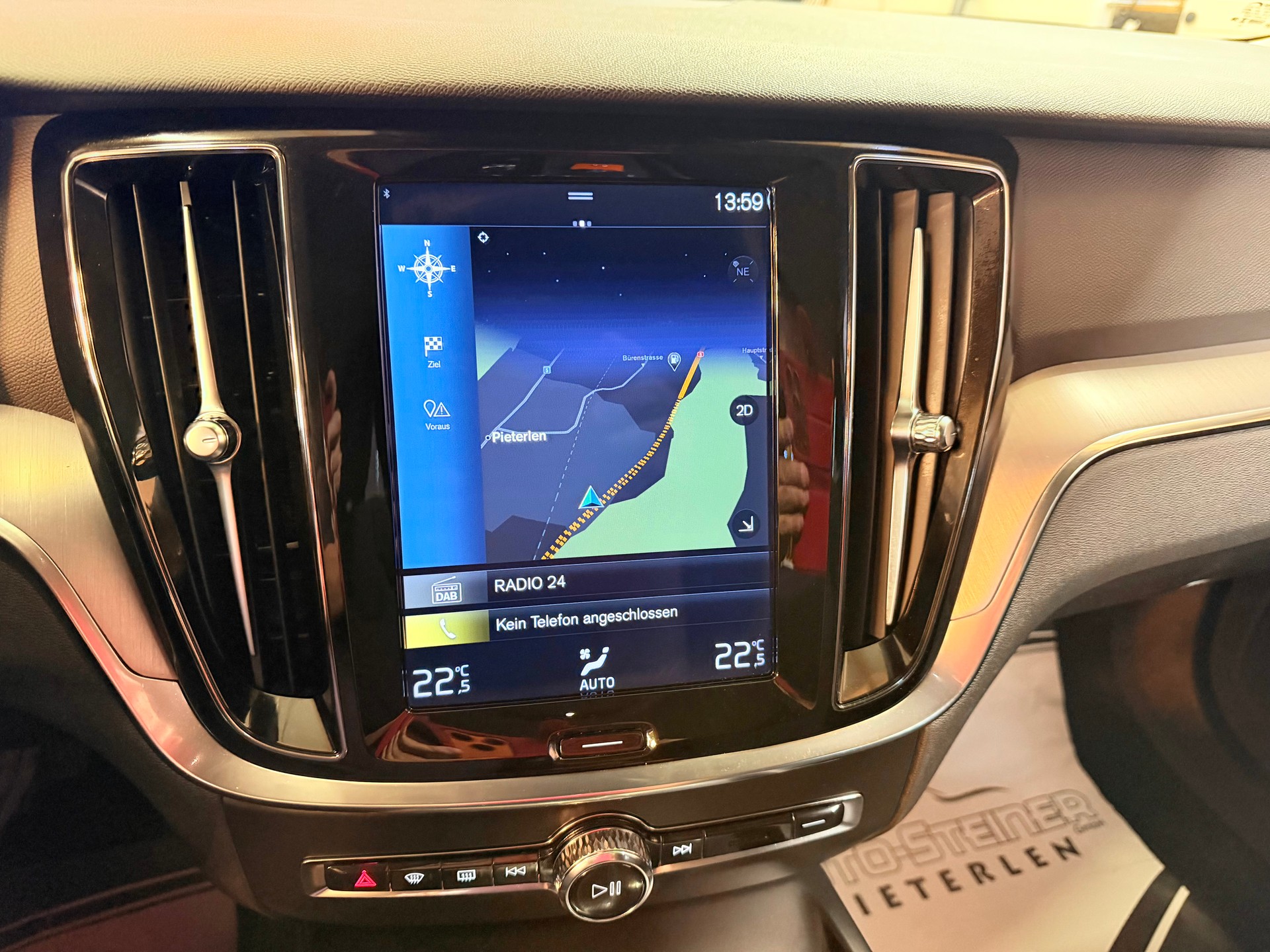 VOLVO V60 B3 MILD HYBRID "MOMENTUM" AUTOMAT. CH WAGEN. TOP GEPFLEGT.-image-7
