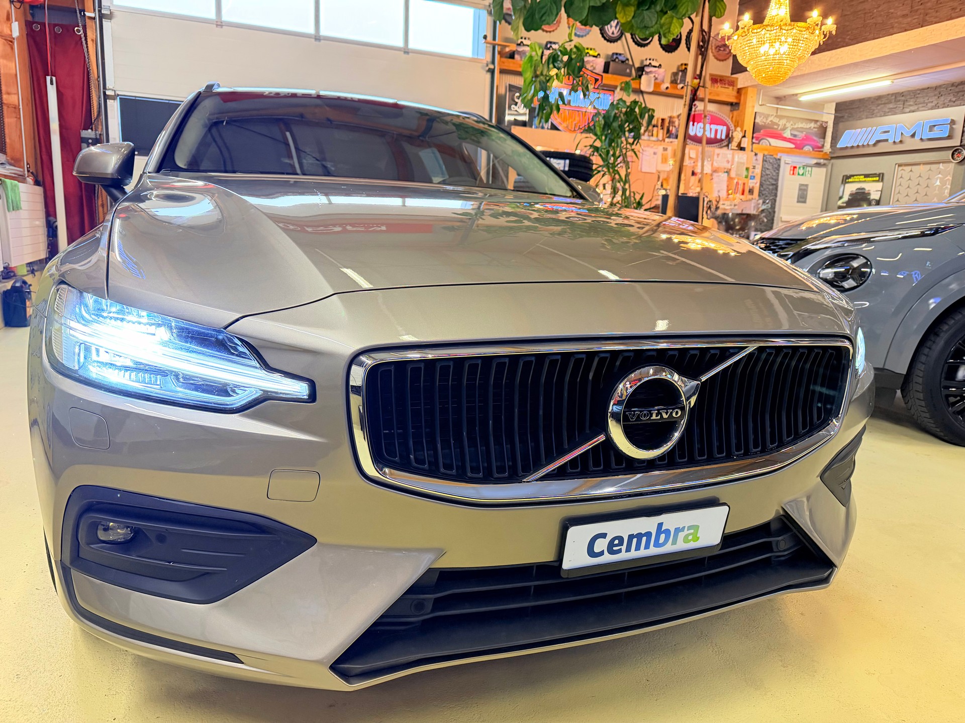 VOLVO V60 B3 MILD HYBRID "MOMENTUM" AUTOMAT. CH WAGEN. TOP GEPFLEGT.-image-6