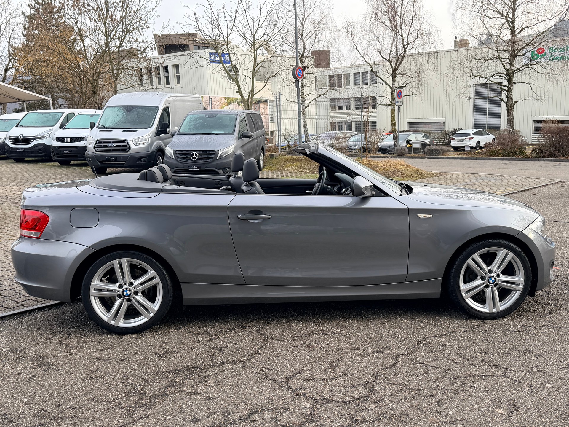 BMW 118i Cabrio Steptronic-showroom-element-1
