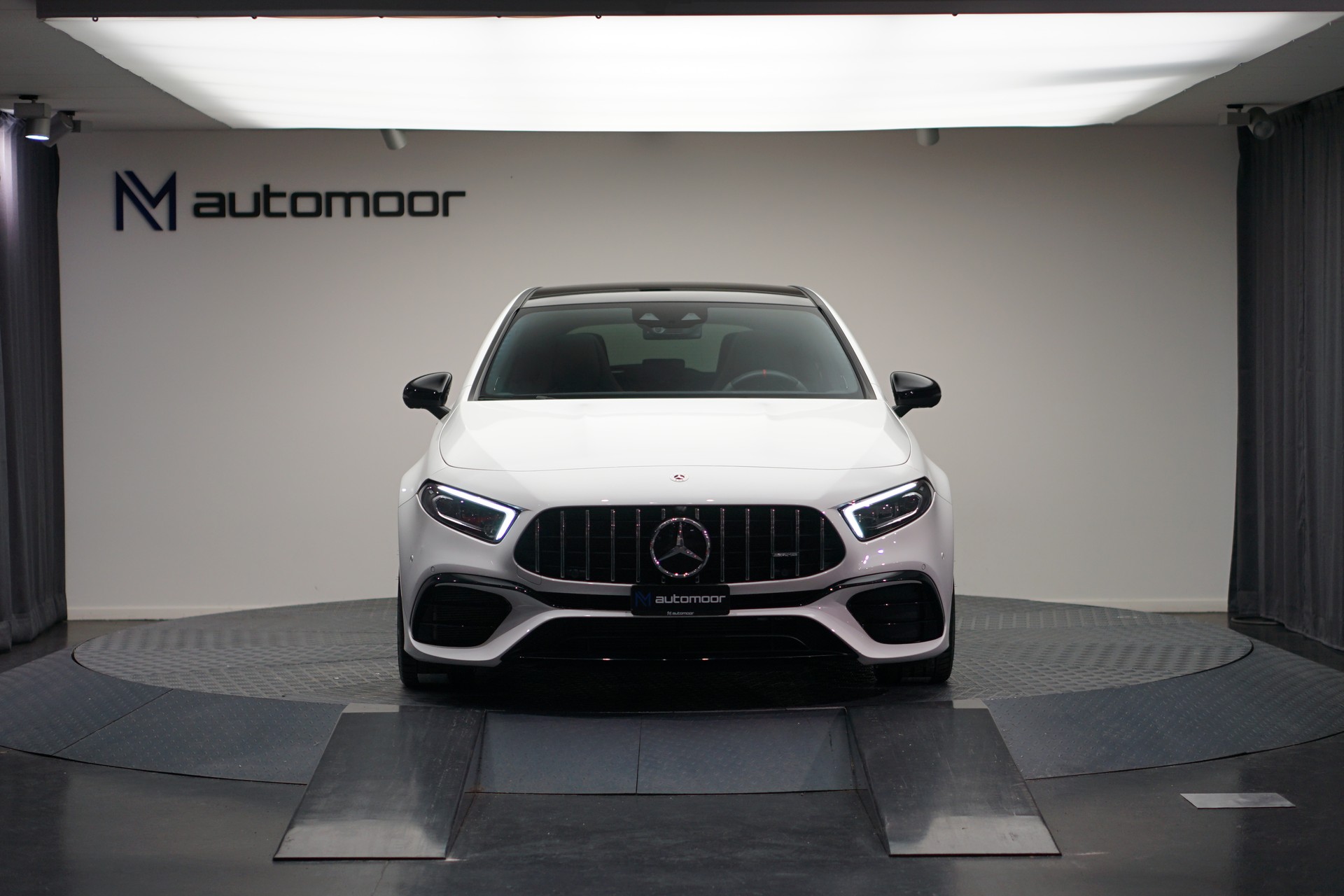 MERCEDES-BENZ A 45 S AMG 4Matic+ Speedshift *CH-Fahrzeug* *Performance Sitze* *Panorama*-showroom-element-1