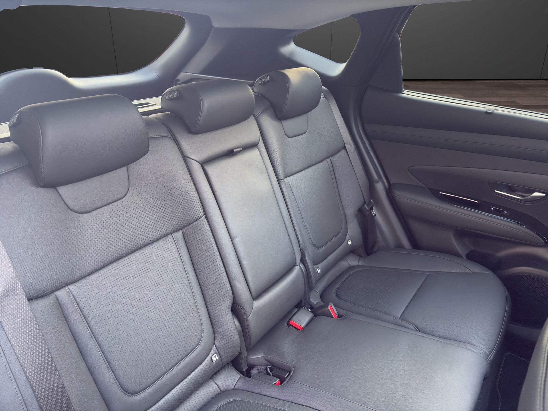 HYUNDAI Tucson 1.6 TGDI HEV Vertex 4WD Swiss Edition-image-12