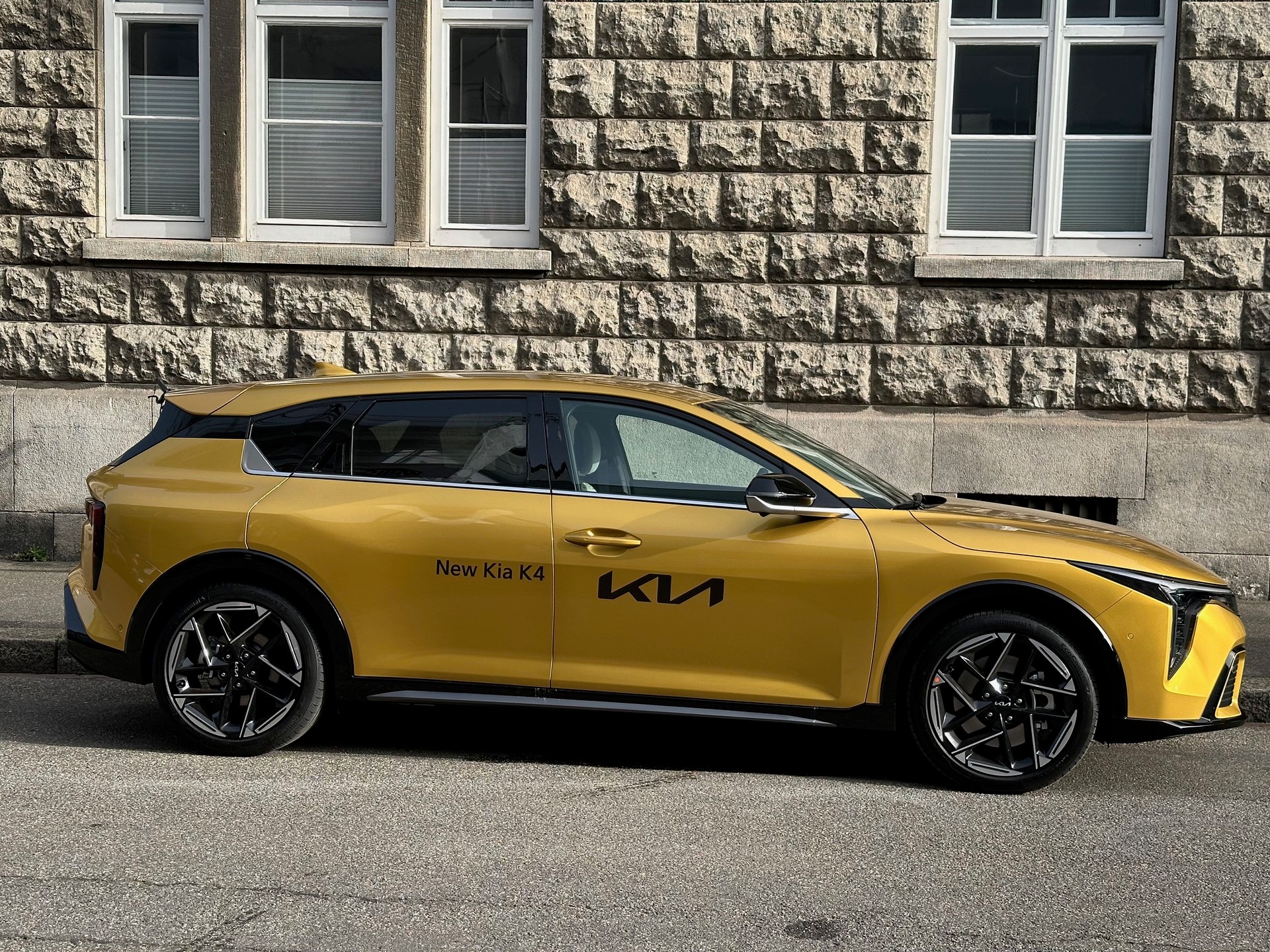 KIA K4 GT-Line-showroom-element-3